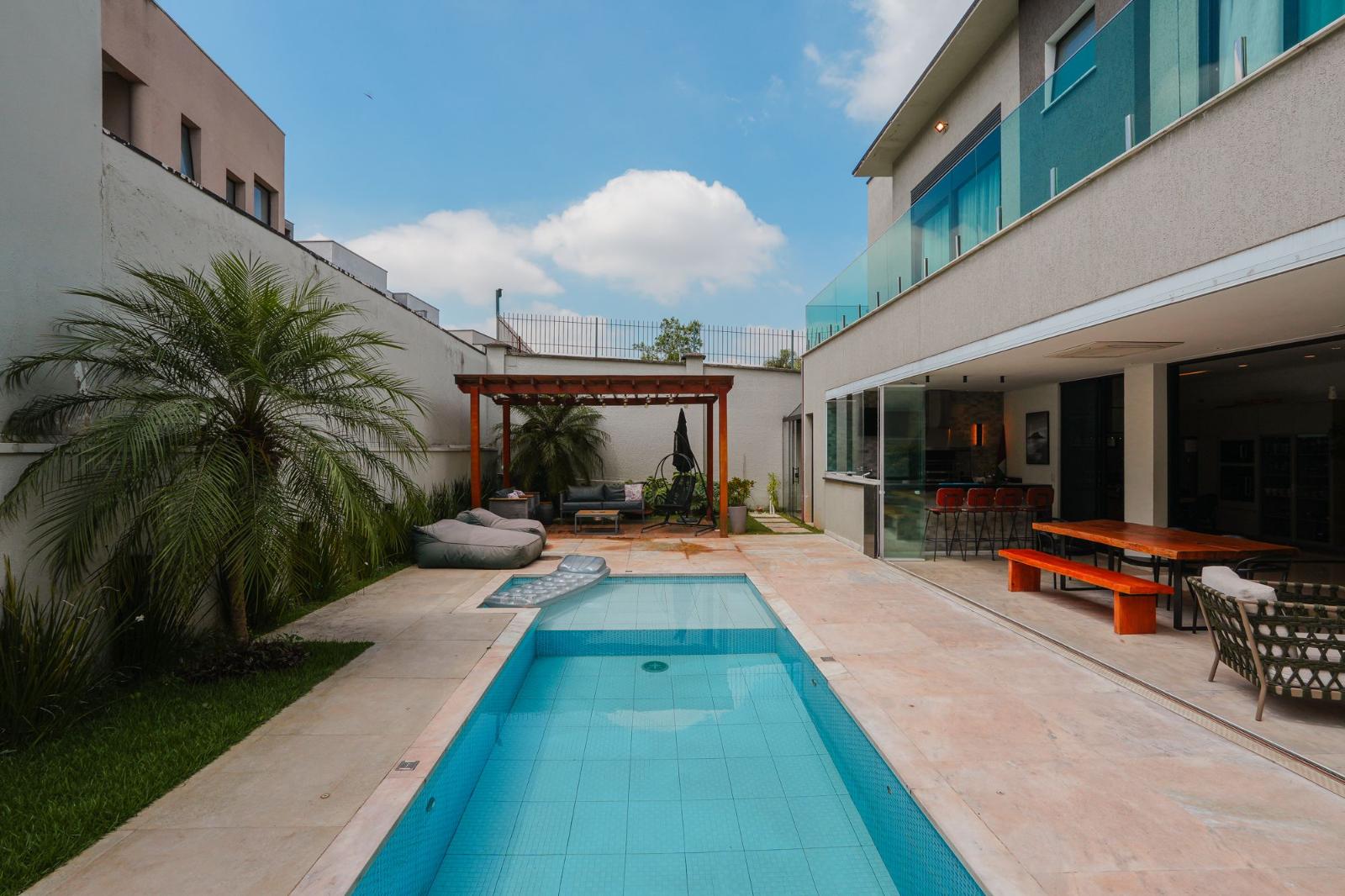 Cozinha e área gourmet casa à venda ou para alugar em Burle Marx, Alphaville, Santana de Parnaíba — 4 suítes, 481 m² — imagem 3 de 18