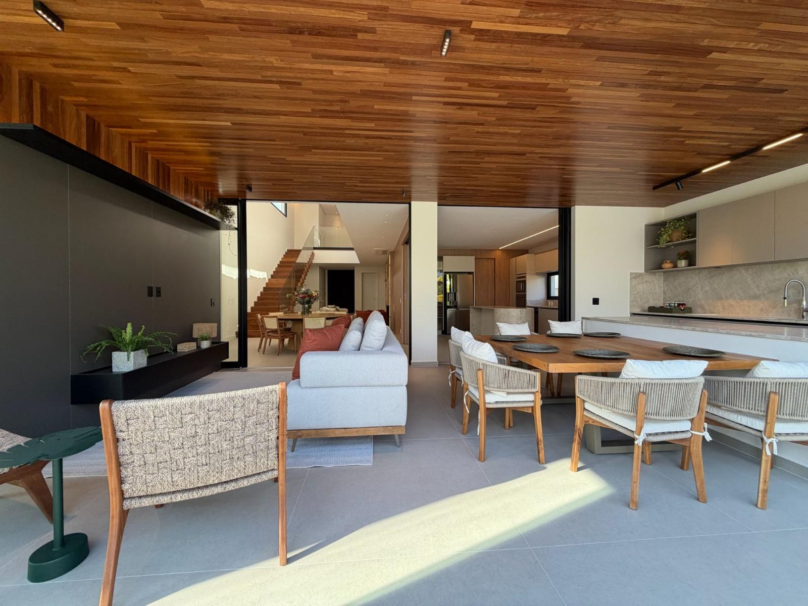 Piscina e área externa casa à venda em 18 do Forte, Alphaville, Santana de Parnaíba — 5 suítes, 490 m² — imagem 5 de 18