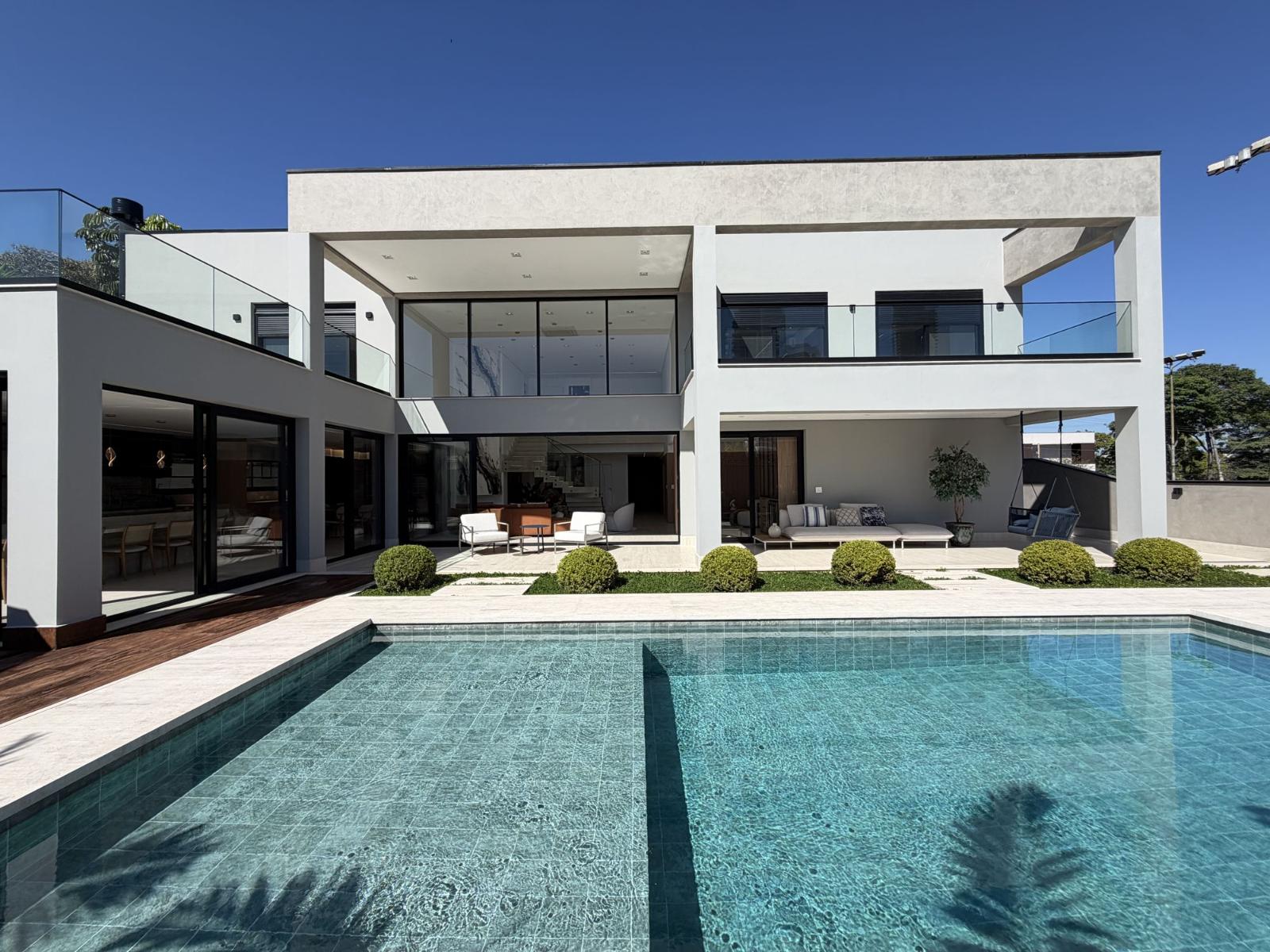 Fachada casa à venda em Alphaville Residencial 2, Alphaville, Barueri — 5 suítes, 840 m² — imagem 1 de 18