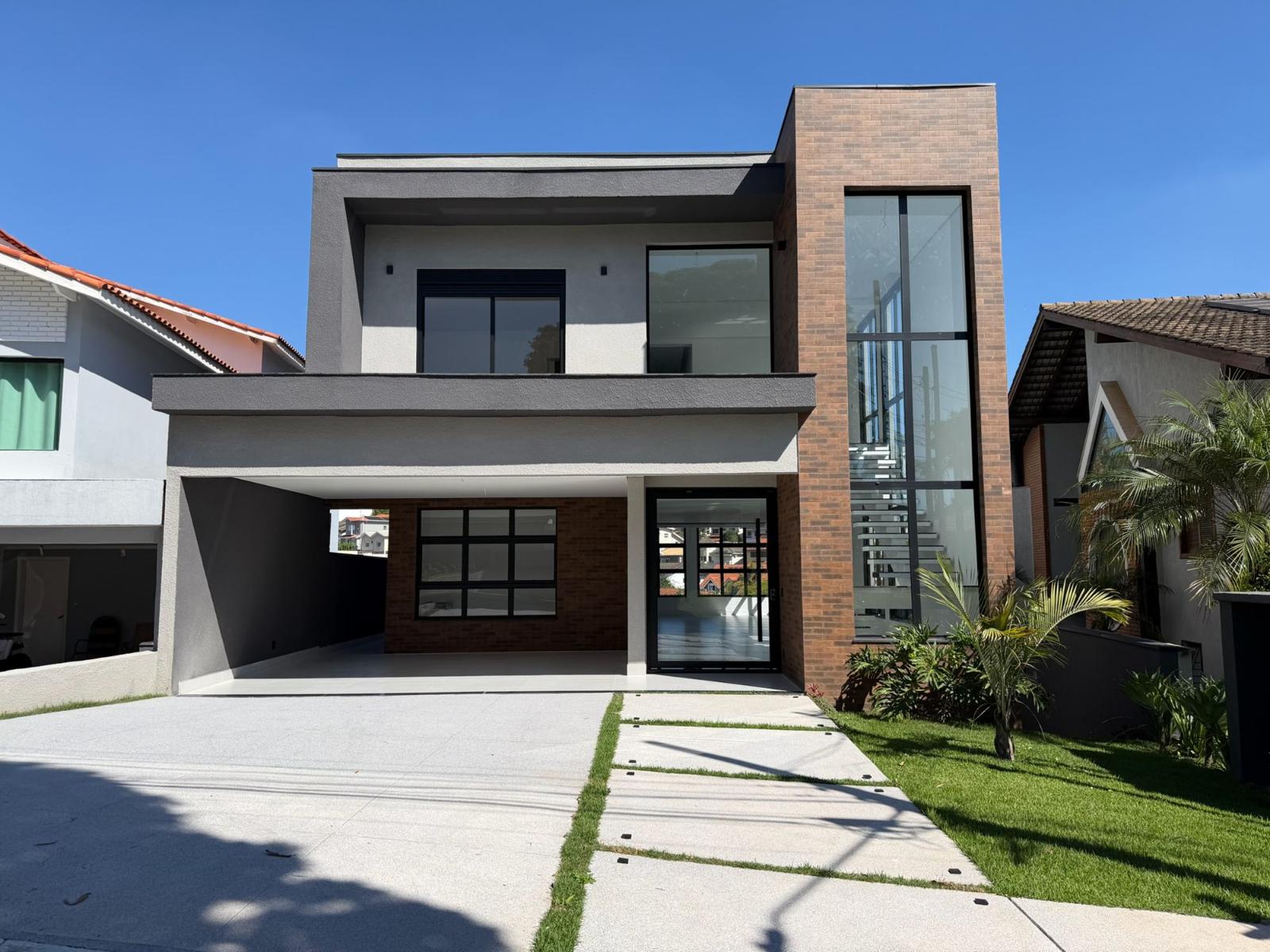 Fachada casa à venda em Alphaville Residencial 9, Alphaville, Santana de Parnaíba — 4 suítes, 408 m² — imagem 1 de 18