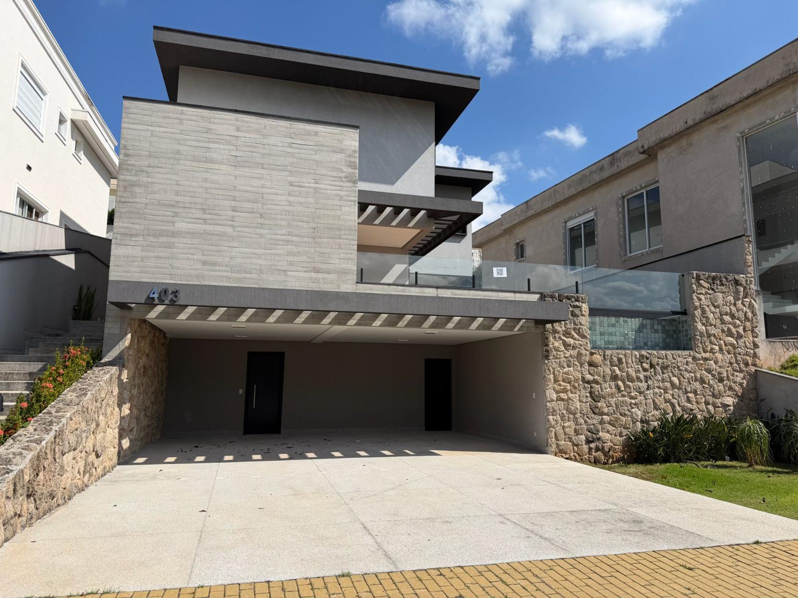 Fachada casa à venda em Burle Marx, Alphaville, Santana de Parnaíba — 4 suítes, 360 m² — imagem 1 de 18