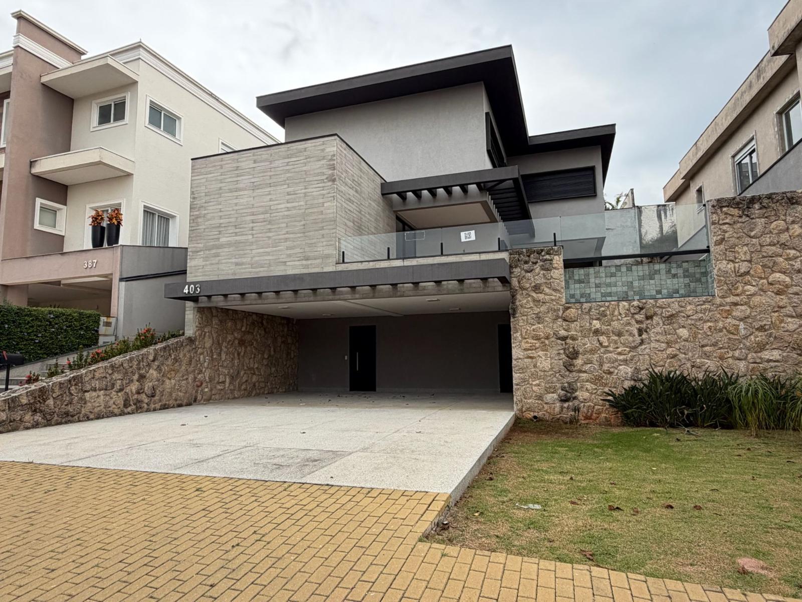 Piscina e área externa casa à venda em Burle Marx, Alphaville, Santana de Parnaíba — 4 suítes, 360 m² — imagem 5 de 18