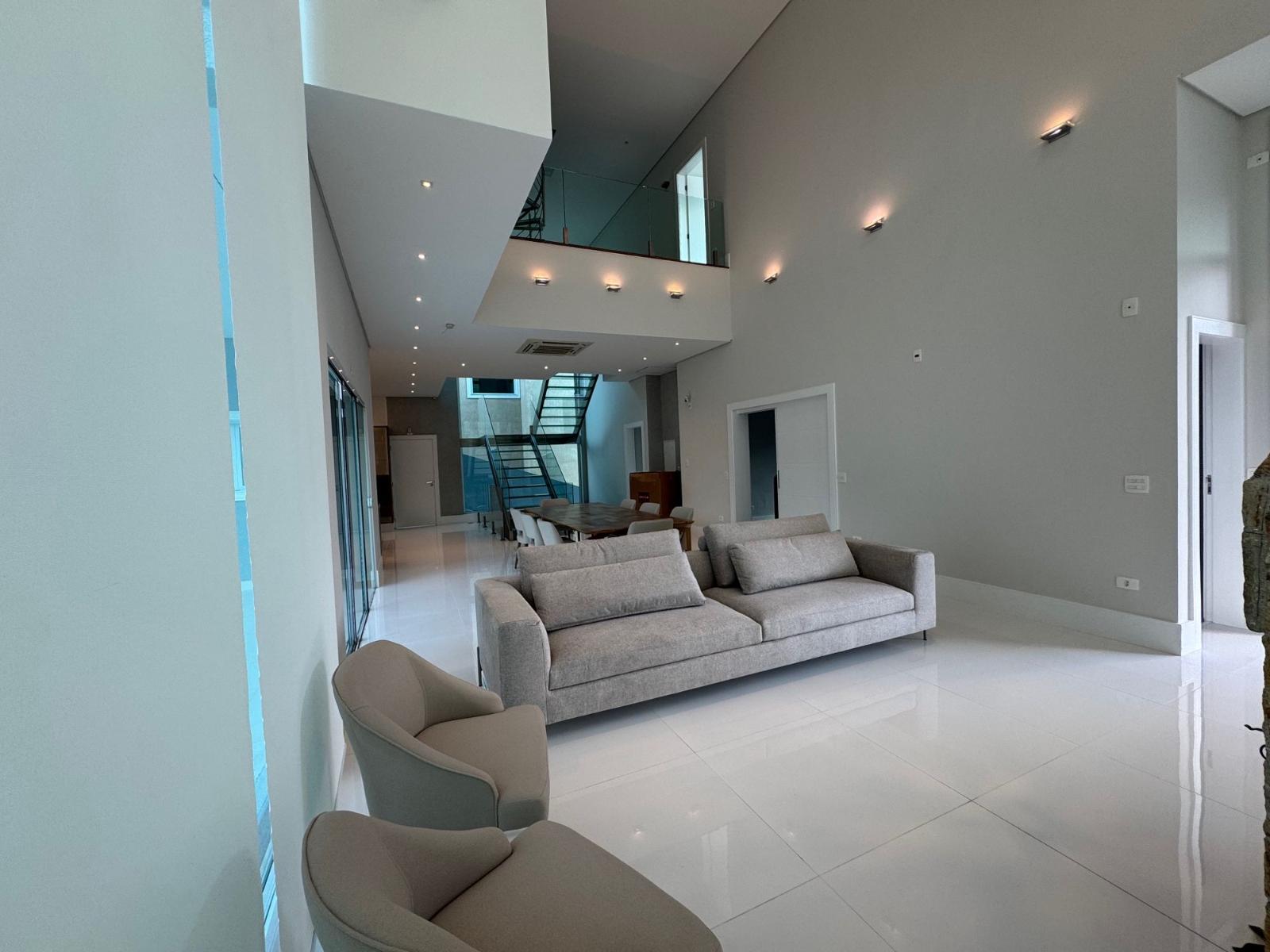 Suíte principal casa à venda ou para alugar em Itahye Residencial, Alphaville, Barueri — 4 suítes, 480 m² — imagem 4 de 18