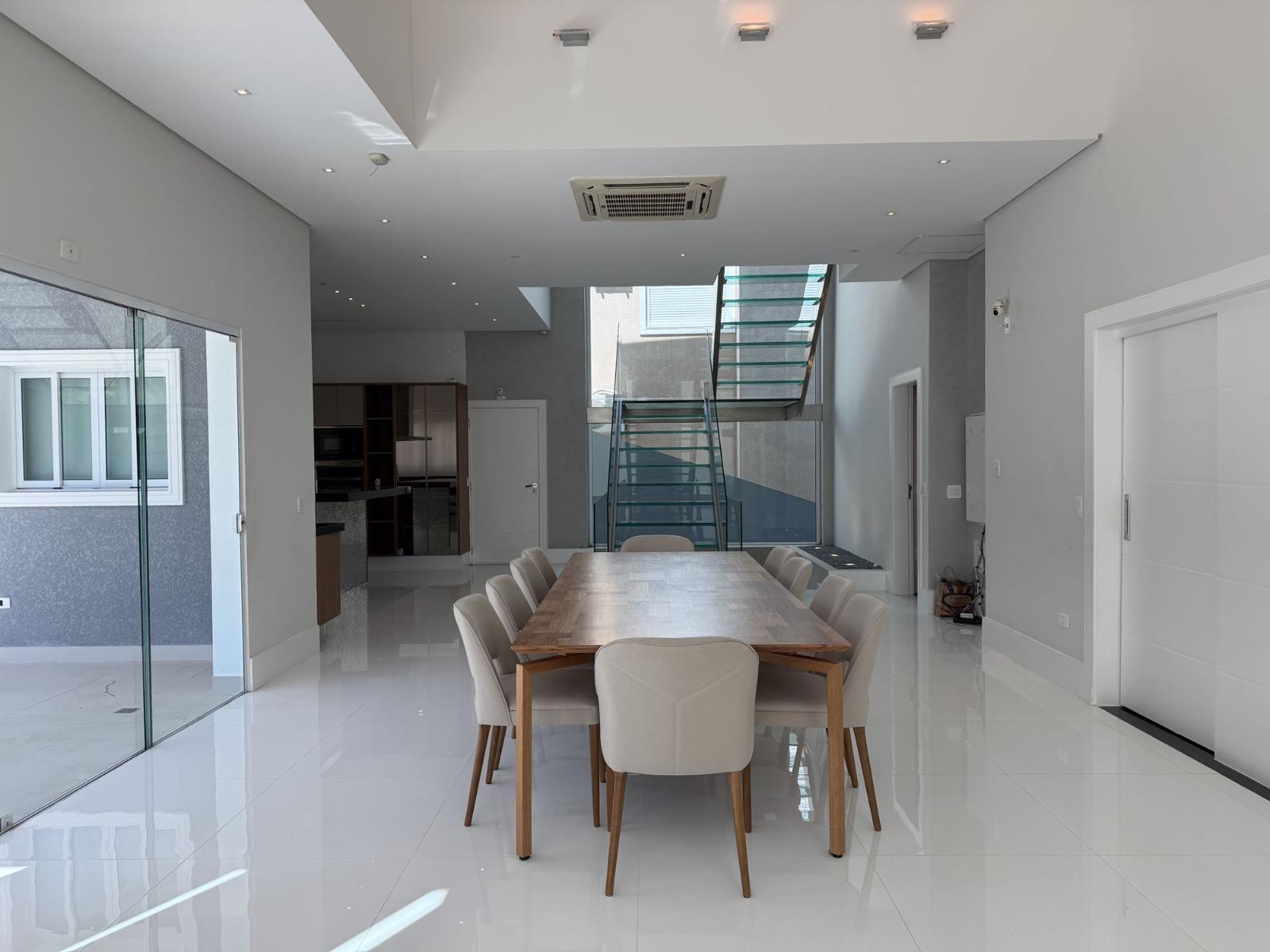 Área de convivência casa à venda ou para alugar em Itahye Residencial, Alphaville, Barueri — 4 suítes, 480 m² — imagem 6 de 18
