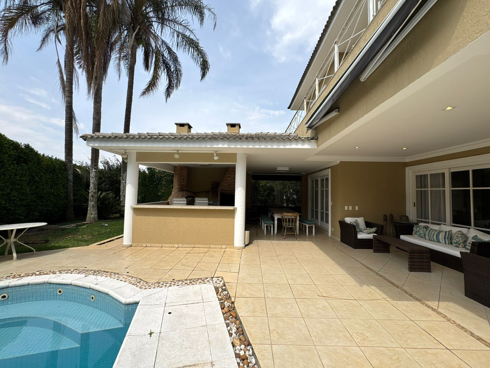 Fachada casa à venda em Tambore 2, Tamboré, Santana de Parnaíba — 4 suítes, 740 m² — imagem 1 de 18
