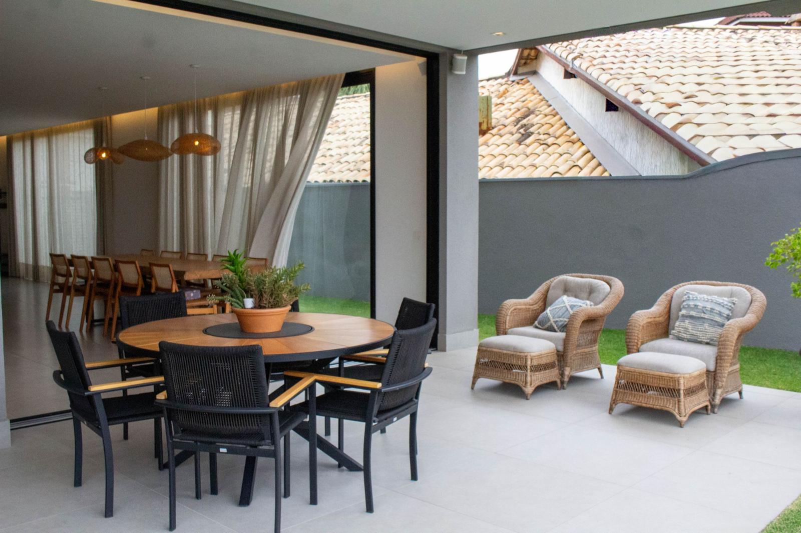 Piscina e área externa casa à venda em Alphaville Residencial 6, Alphaville, Santana de Parnaíba — 4 suítes, 420 m² — imagem 5 de 18