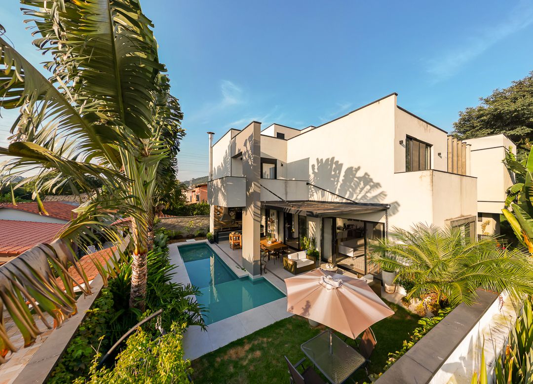 Sala de estar casa à venda em Alphaville Residencial 12, Alphaville, Santana de Parnaíba — imagem 2 de 18