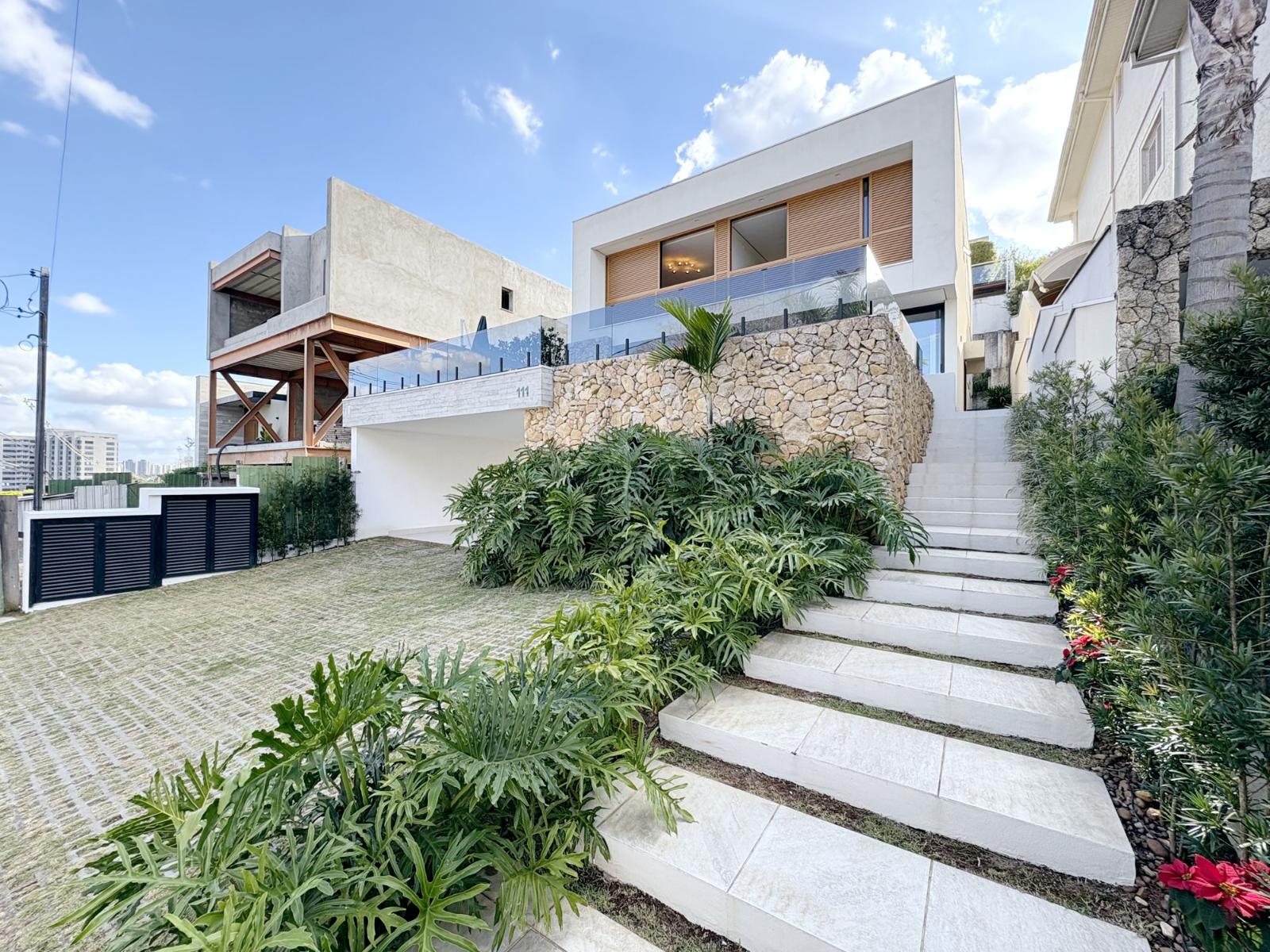 Sala de estar casa à venda em Alpha Sitio, Alphaville, Santana de Parnaíba — imagem 2 de 18