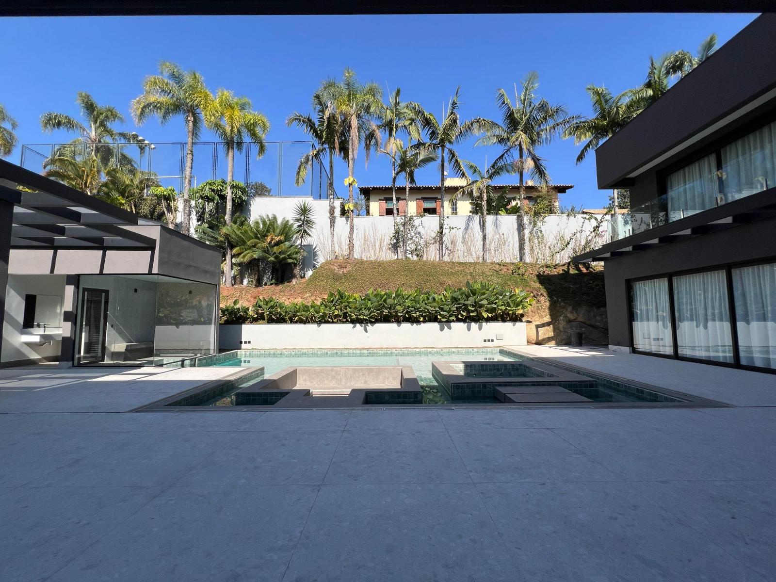 Piscina e área externa casa à venda em Alphaville Residencial 1, Alphaville, Barueri — 5 suítes, 1120 m² — imagem 5 de 18