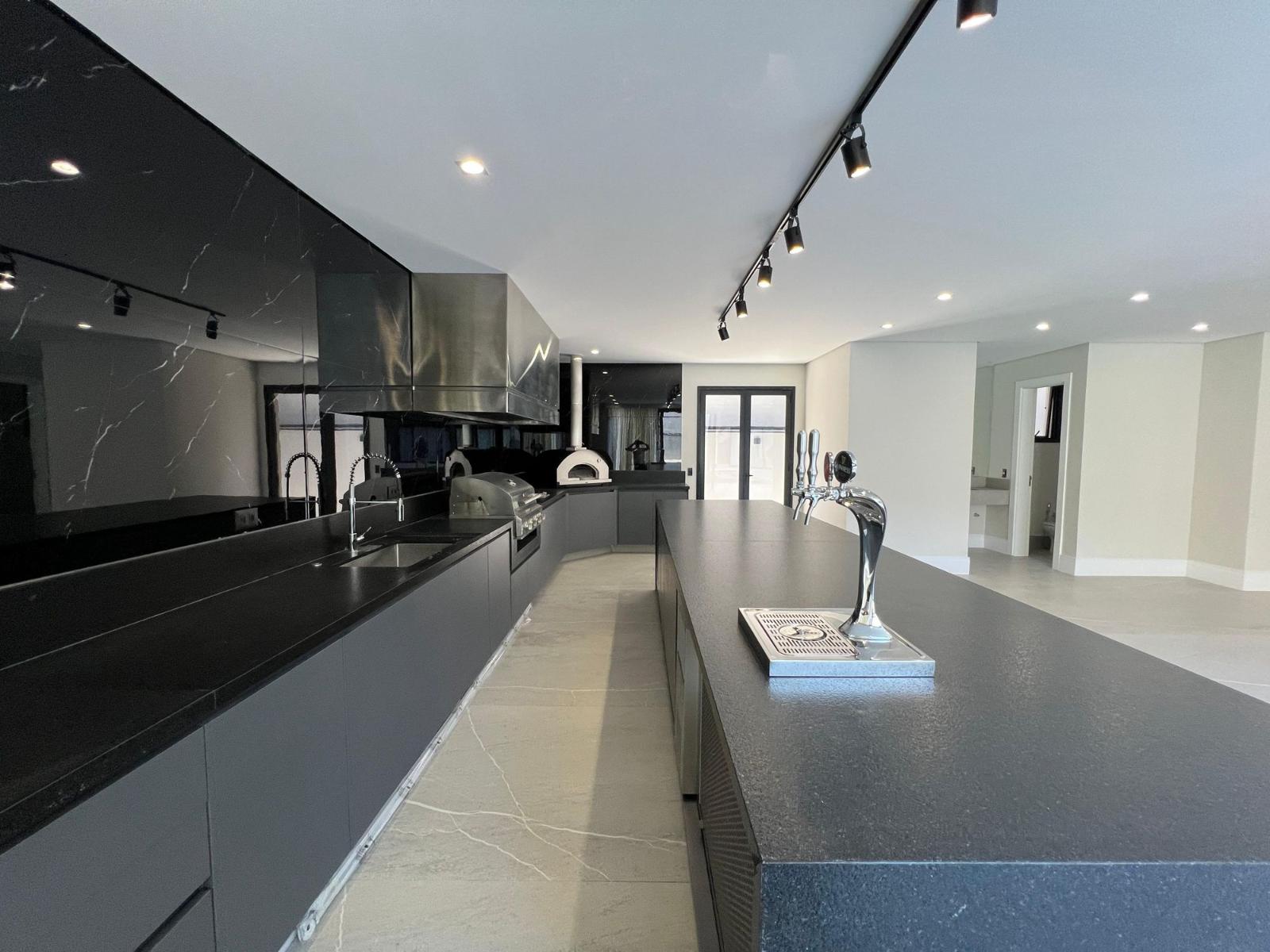 Área de convivência casa à venda em Alphaville Residencial 1, Alphaville, Barueri — 5 suítes, 1120 m² — imagem 6 de 18