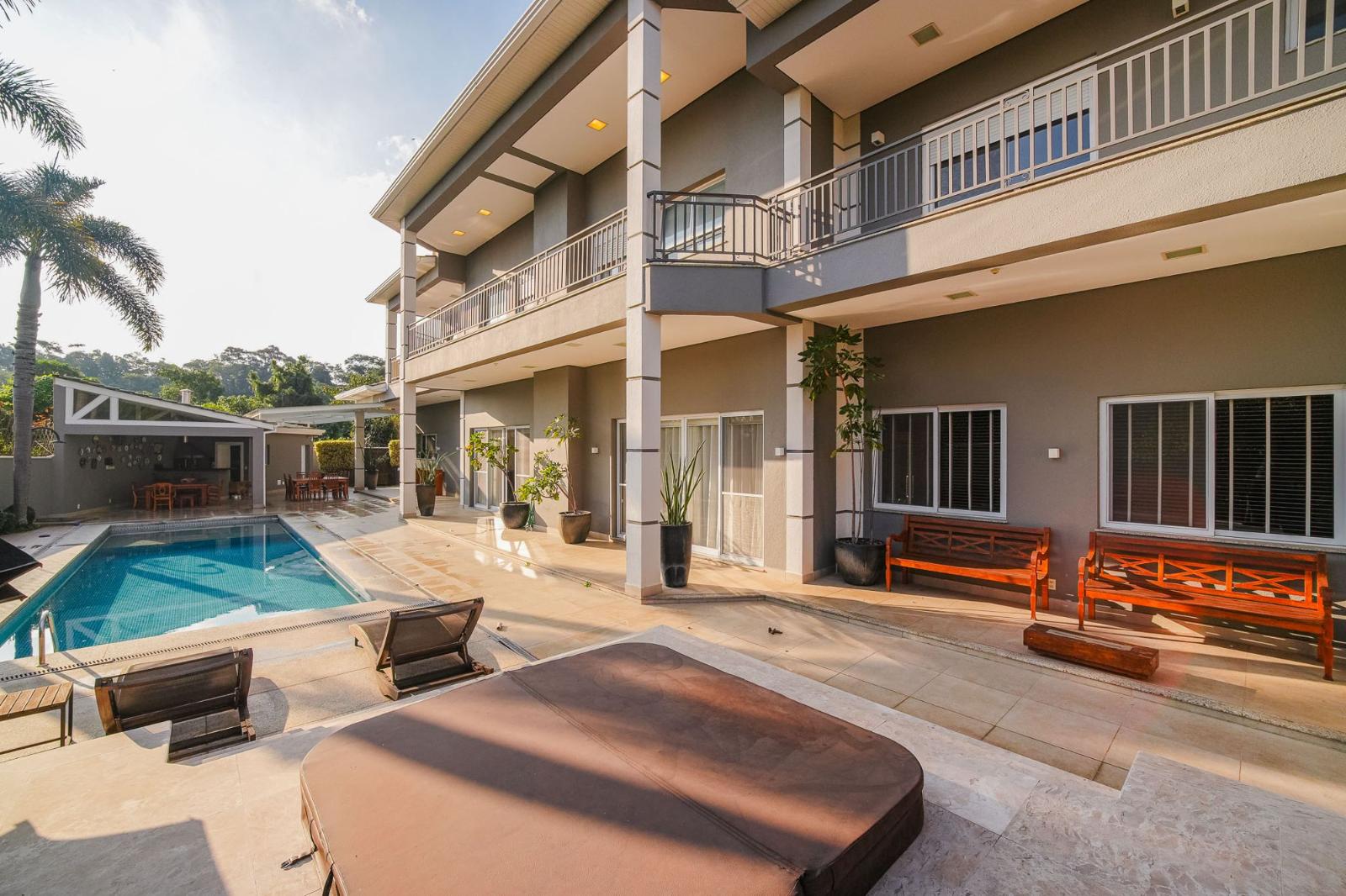 Sala de estar casa à venda em Alphaville Residencial 12, Alphaville, Santana de Parnaíba — 4 suítes, 1100 m² — imagem 2 de 18