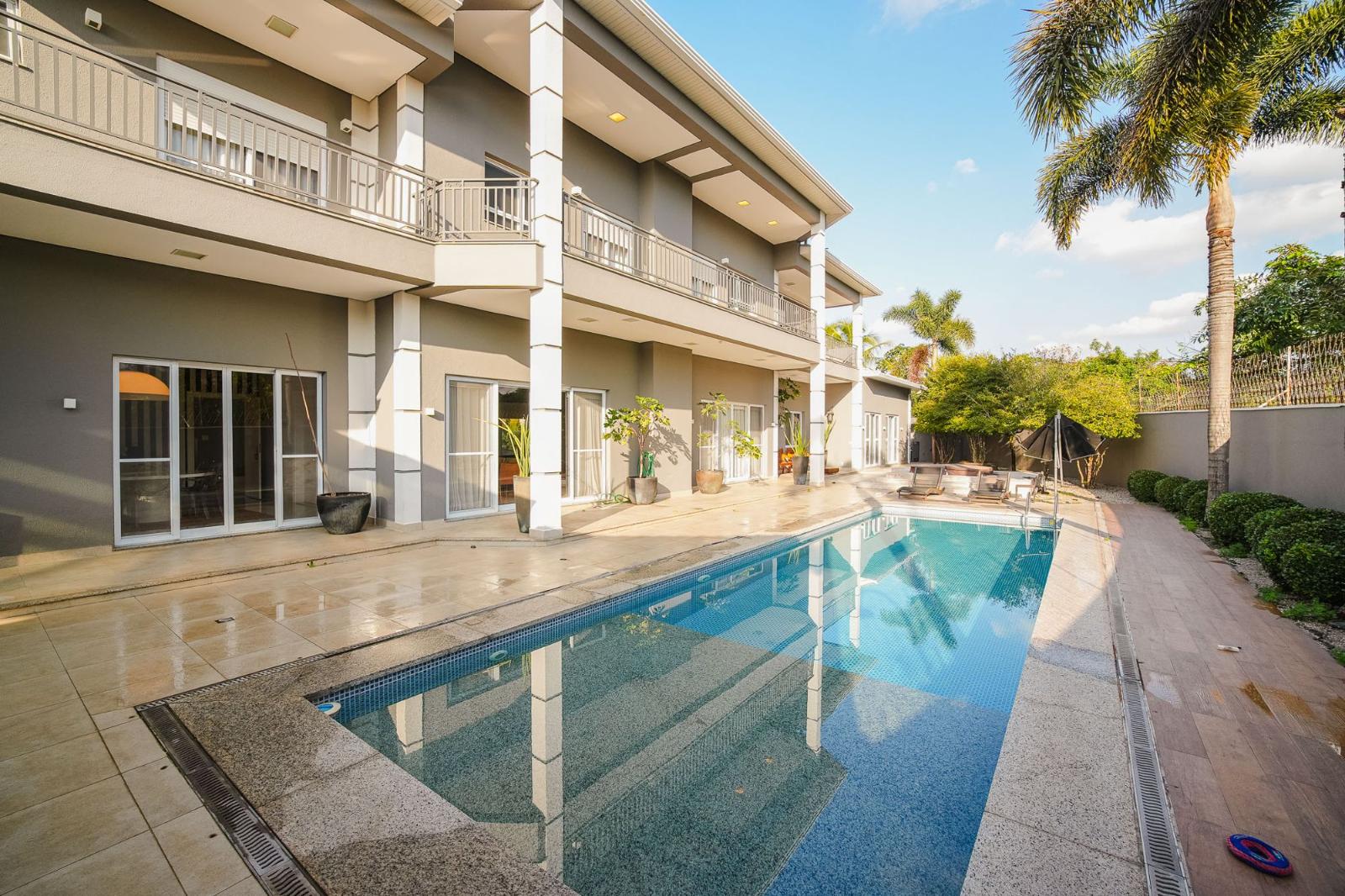 Cozinha e área gourmet casa à venda em Alphaville Residencial 12, Alphaville, Santana de Parnaíba — 4 suítes, 1100 m² — imagem 3 de 18