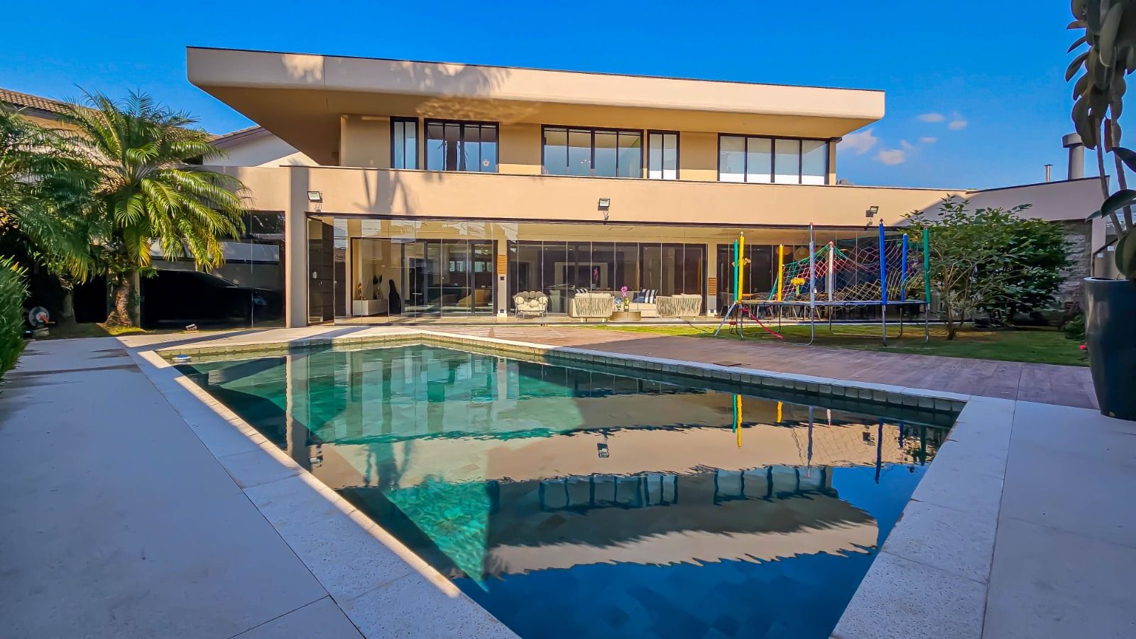 Fachada casa à venda em Alphaville Residencial 3, Alphaville, Santana de Parnaíba — 4 suítes, 773 m² — imagem 1 de 18