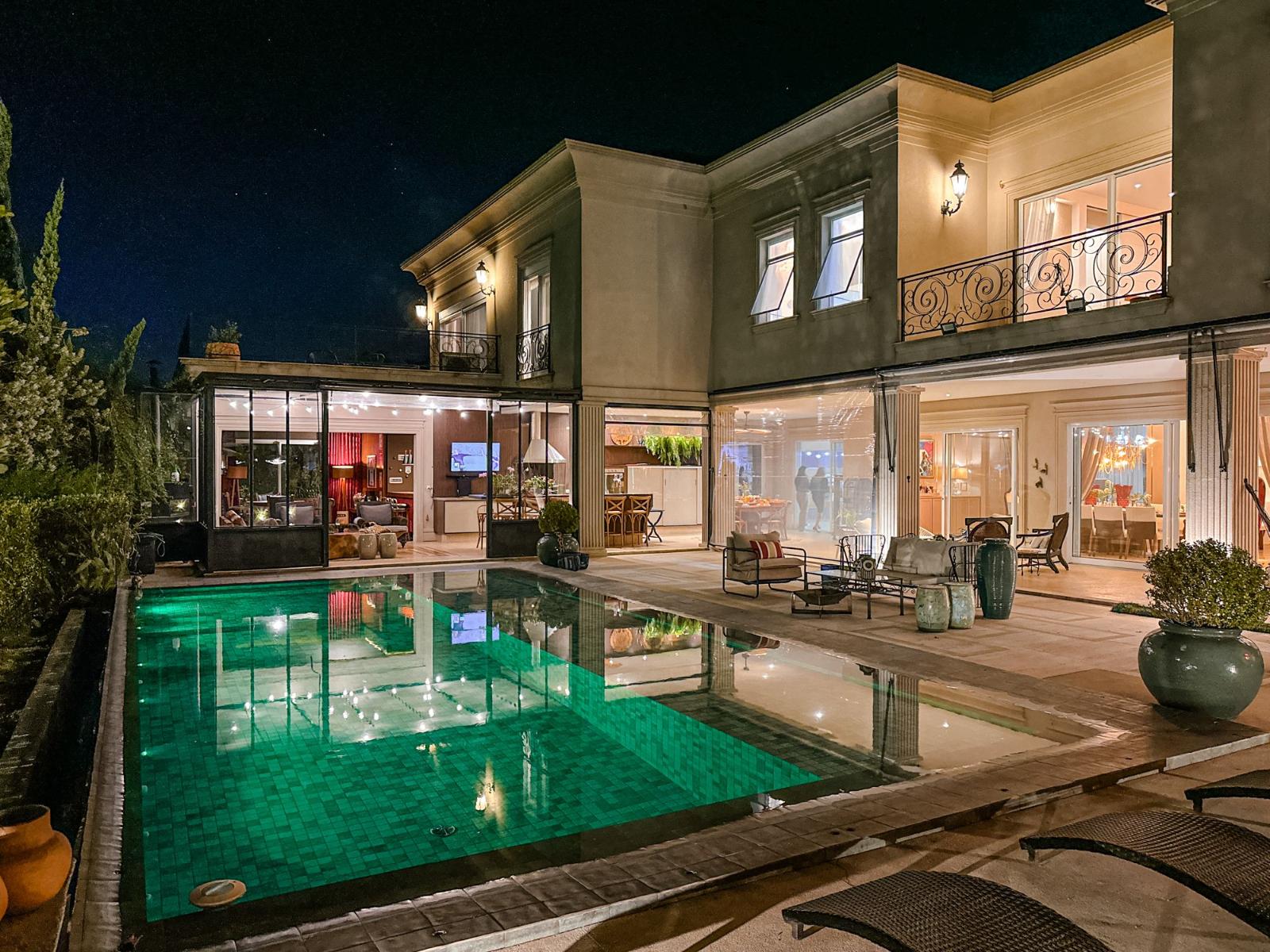 Fachada casa à venda em Campos do Conde, Alphaville, Santana de Parnaíba — 4 suítes, 1860 m² — imagem 1 de 18