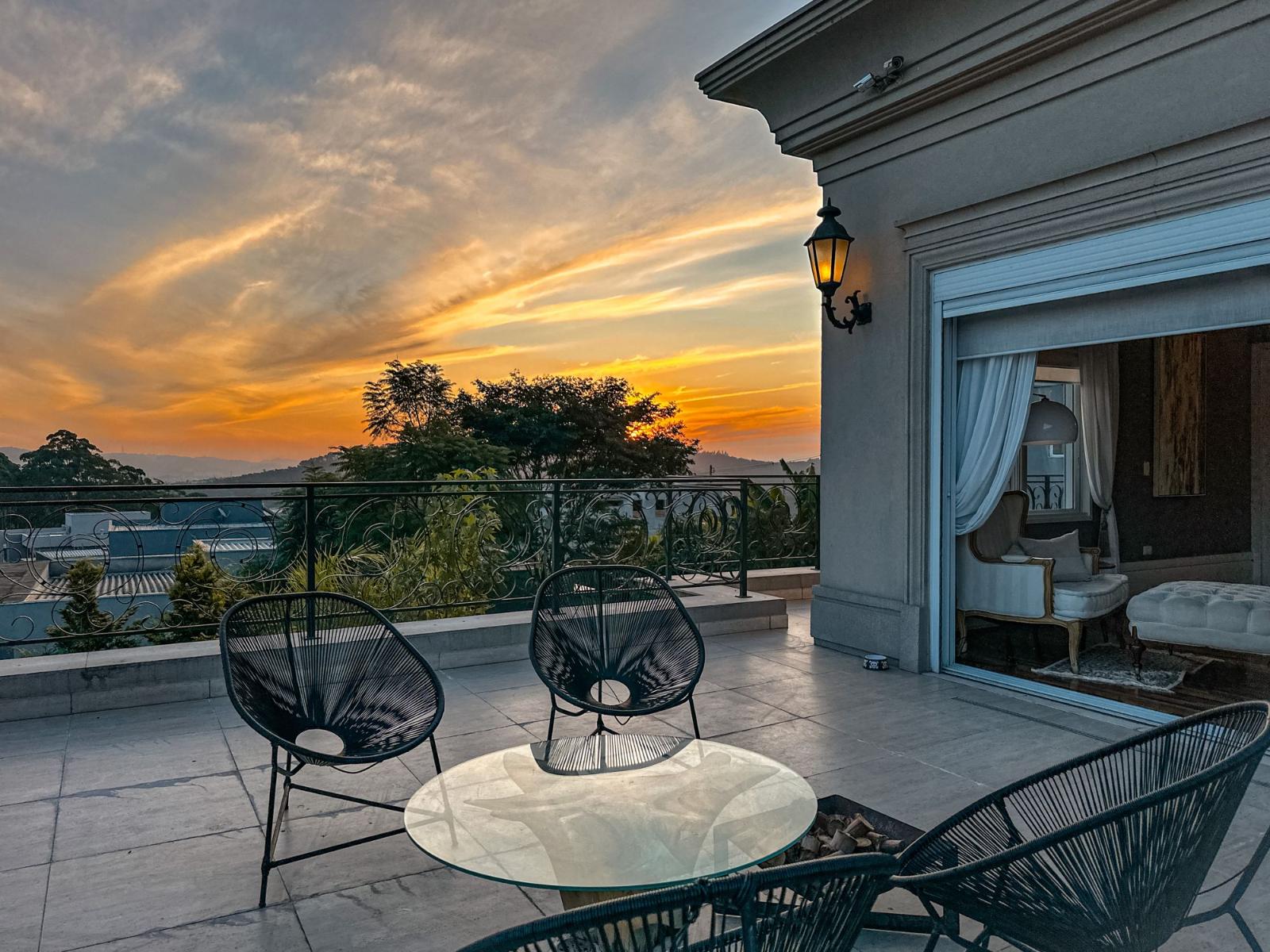 Cozinha e área gourmet casa à venda em Campos do Conde, Alphaville, Santana de Parnaíba — 4 suítes, 1860 m² — imagem 3 de 18
