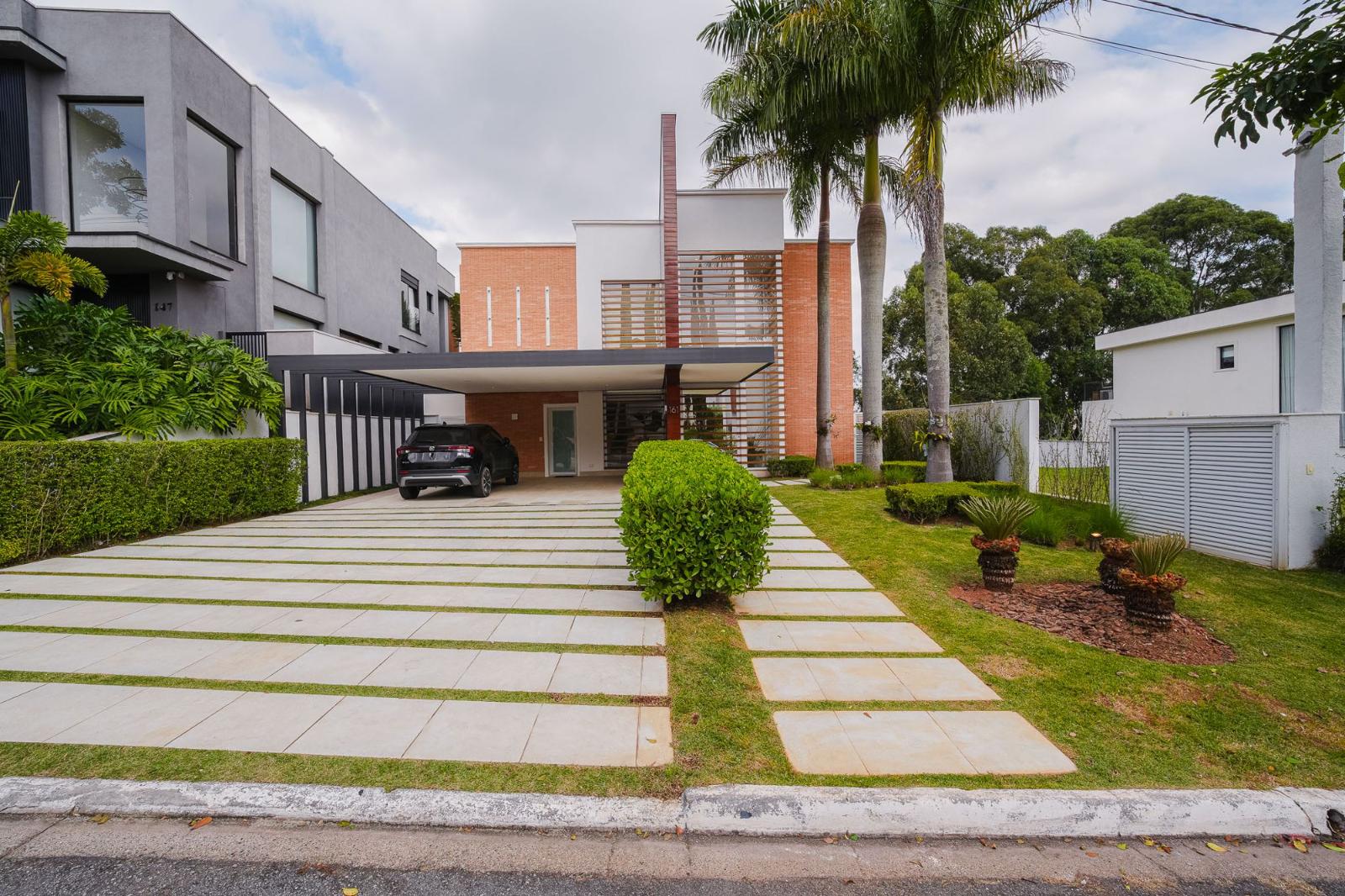 Fachada casa à venda em Campos do Conde, Alphaville, Santana de Parnaíba — 4 suítes, 480 m² — imagem 1 de 18