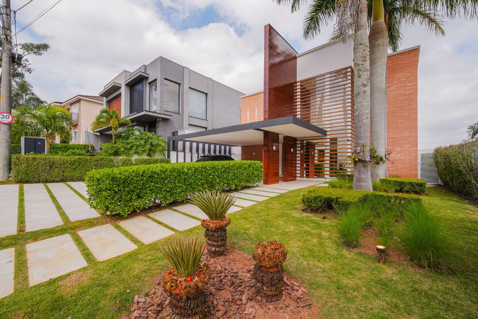 Sala de estar casa à venda em Campos do Conde, Alphaville, Santana de Parnaíba — 4 suítes, 480 m² — imagem 2 de 18