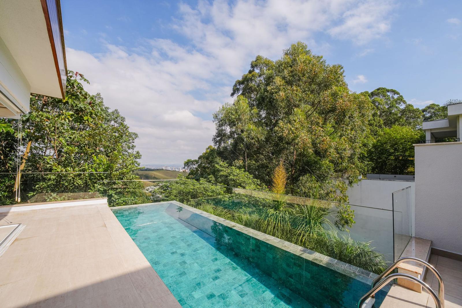 Piscina e área externa casa à venda em Campos do Conde, Alphaville, Santana de Parnaíba — 4 suítes, 480 m² — imagem 5 de 18