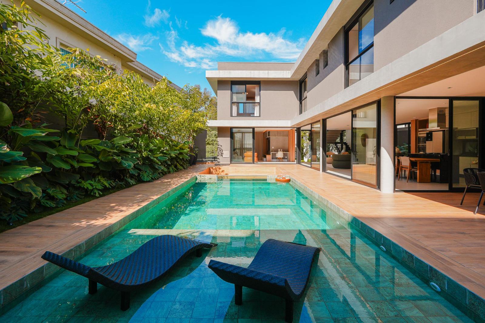 Fachada casa à venda em Genesis 1, Alphaville, Santana de Parnaíba — 4 suítes, 468 m² — imagem 1 de 18