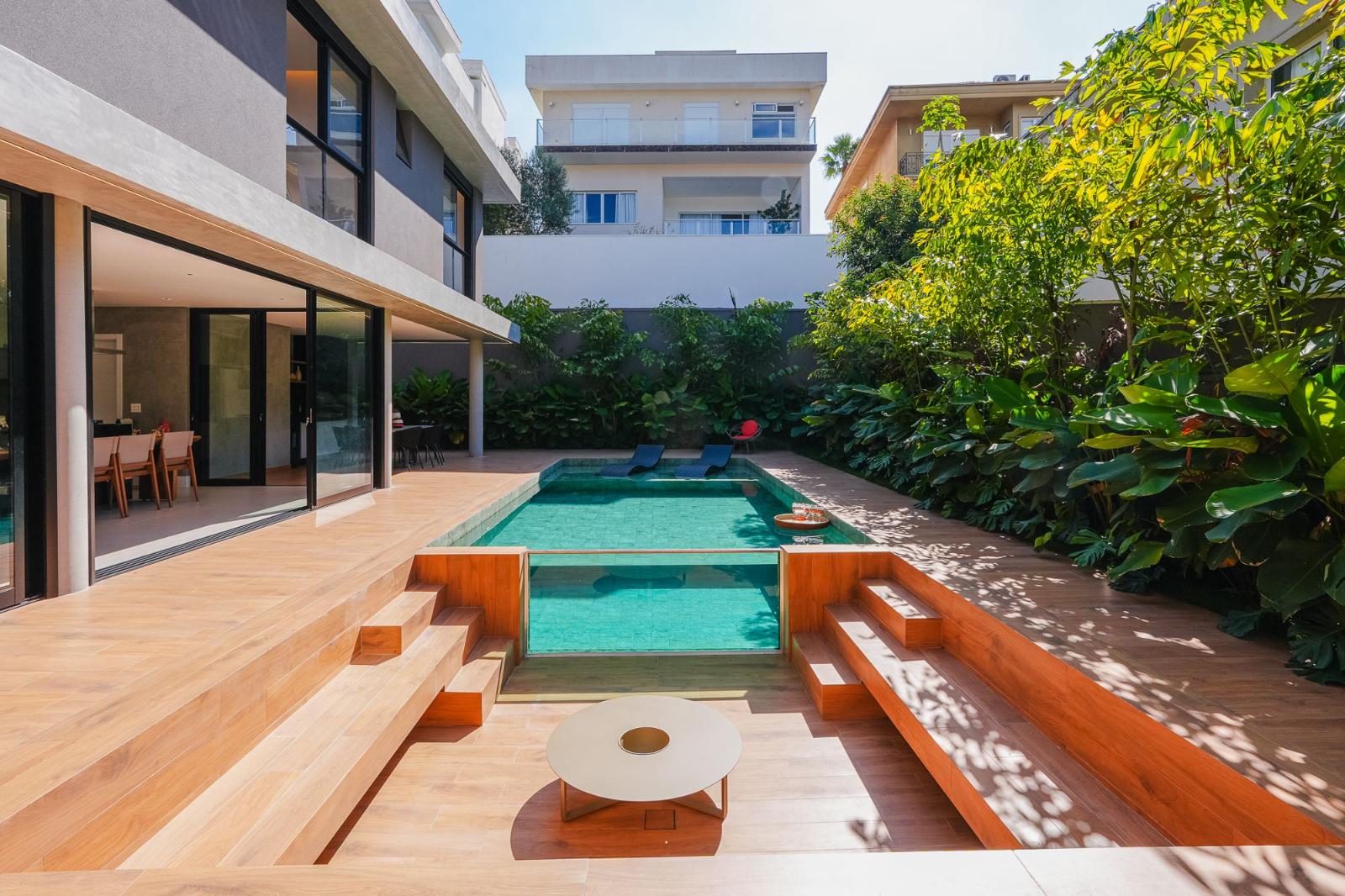Cozinha e área gourmet casa à venda em Genesis 1, Alphaville, Santana de Parnaíba — 4 suítes, 468 m² — imagem 3 de 18