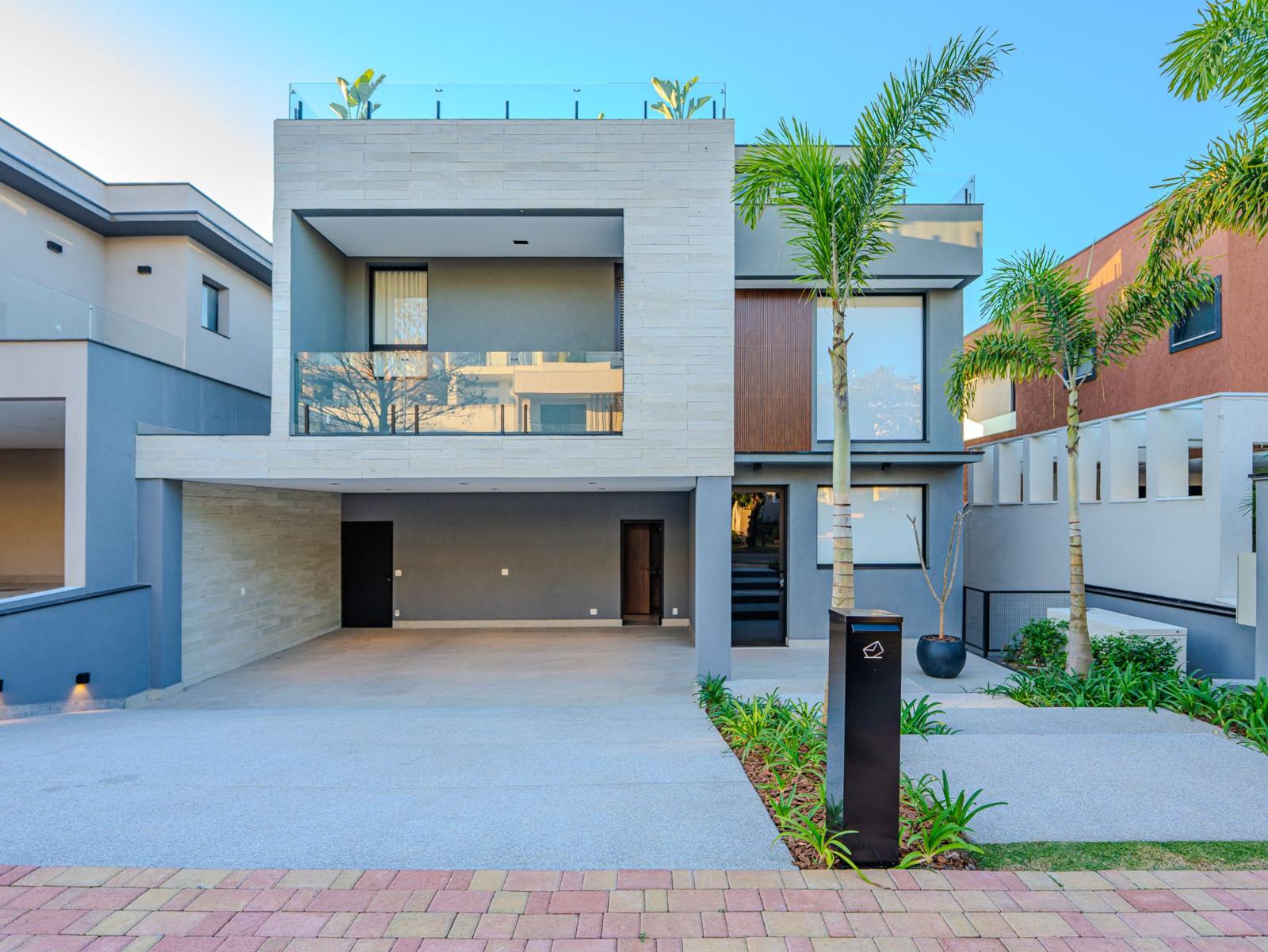 Fachada casa à venda em Genesis 1, Alphaville, Santana de Parnaíba — 5 suítes, 490 m² — imagem 1 de 18