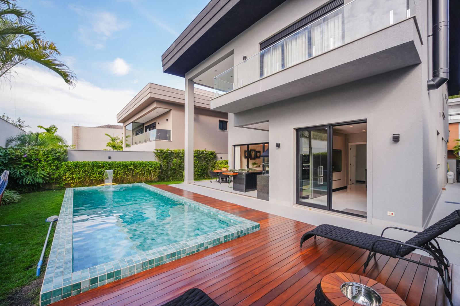Sala de estar casa à venda em Genesis 2, Alphaville, Santana de Parnaíba — 4 suítes, 490 m² — imagem 2 de 18