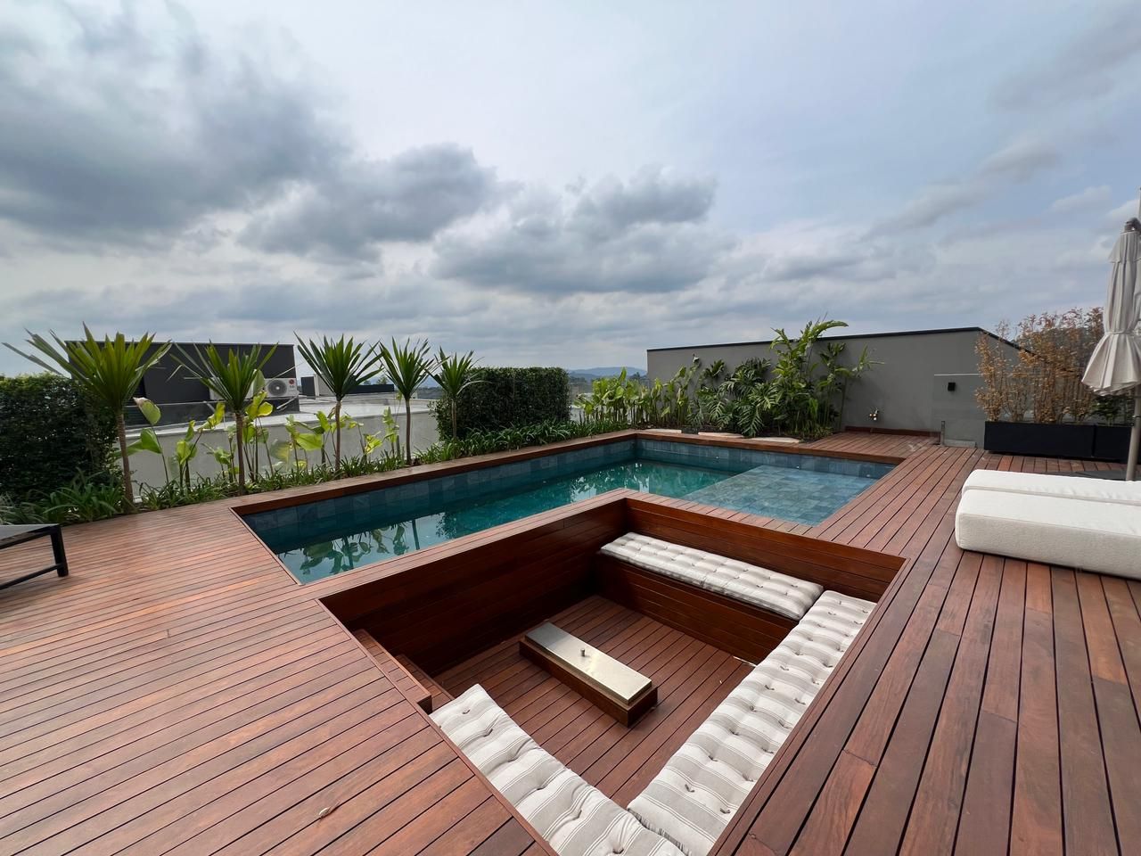 Sala de estar casa à venda em Genesis 2, Alphaville, Santana de Parnaíba — 4 suítes, 550 m² — imagem 2 de 18