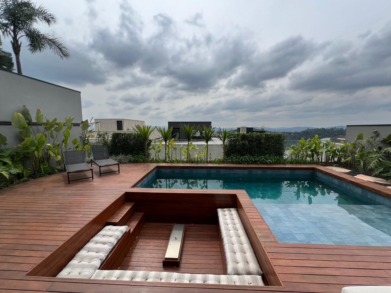 Cozinha e área gourmet casa à venda em Genesis 2, Alphaville, Santana de Parnaíba — 4 suítes, 550 m² — imagem 3 de 18