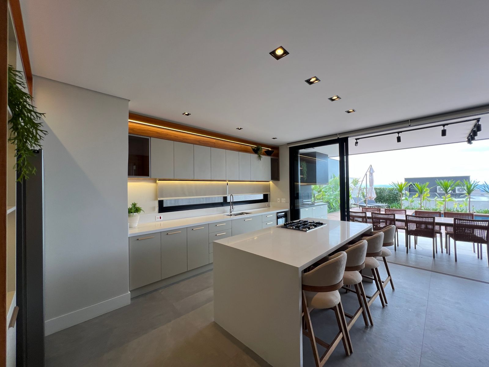 Área de convivência casa à venda em Genesis 2, Alphaville, Santana de Parnaíba — 4 suítes, 550 m² — imagem 6 de 18