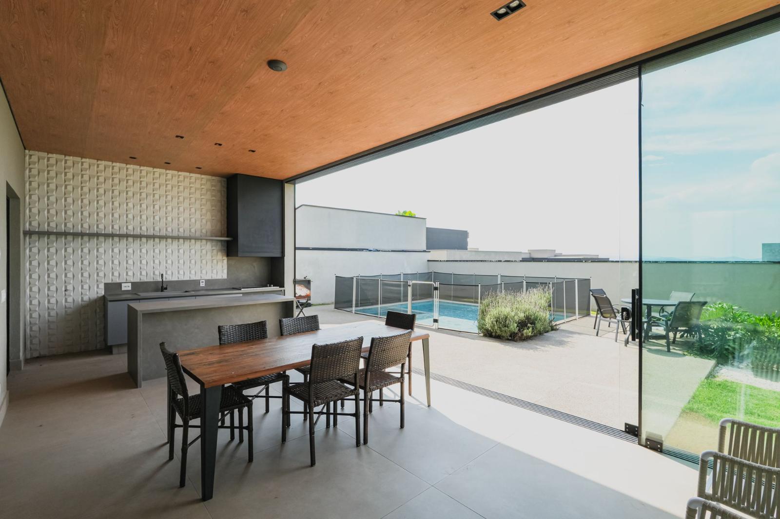 Piscina e área externa casa à venda em Genesis 2, Alphaville, Santana de Parnaíba — 4 suítes, 490 m² — imagem 5 de 18