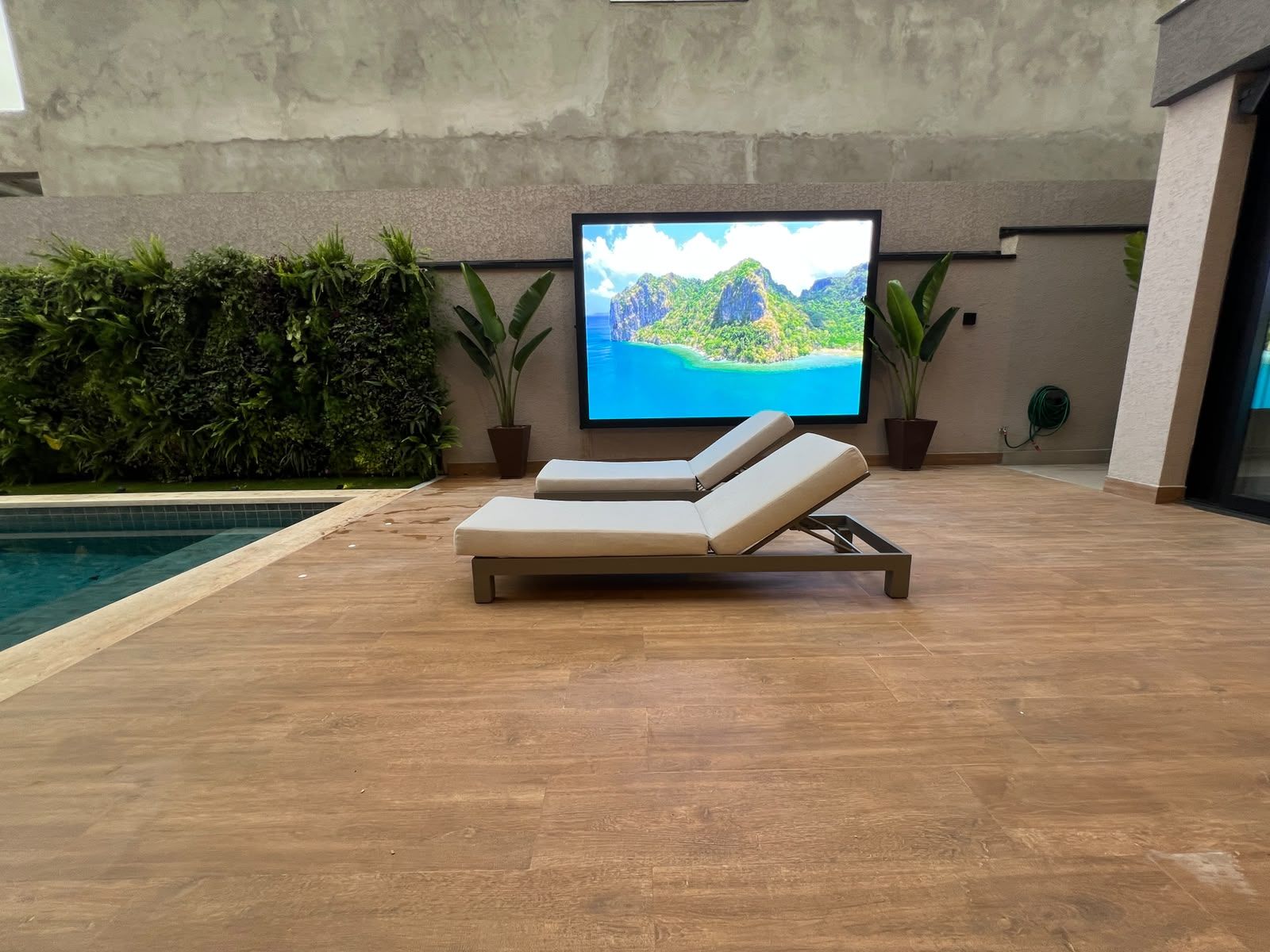 Sala de estar casa à venda em Genesis 2, Alphaville, Santana de Parnaíba — 4 suítes, 490 m² — imagem 2 de 18