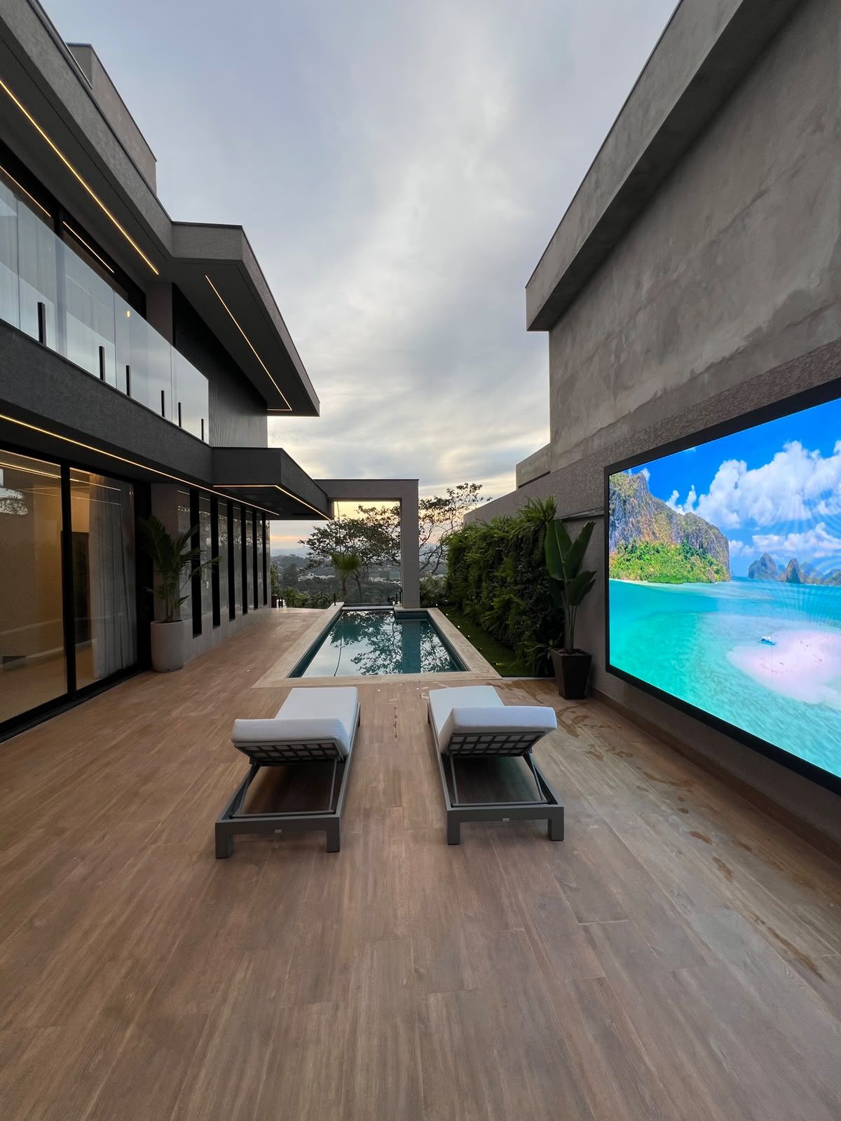 Cozinha e área gourmet casa à venda em Genesis 2, Alphaville, Santana de Parnaíba — 4 suítes, 490 m² — imagem 3 de 18
