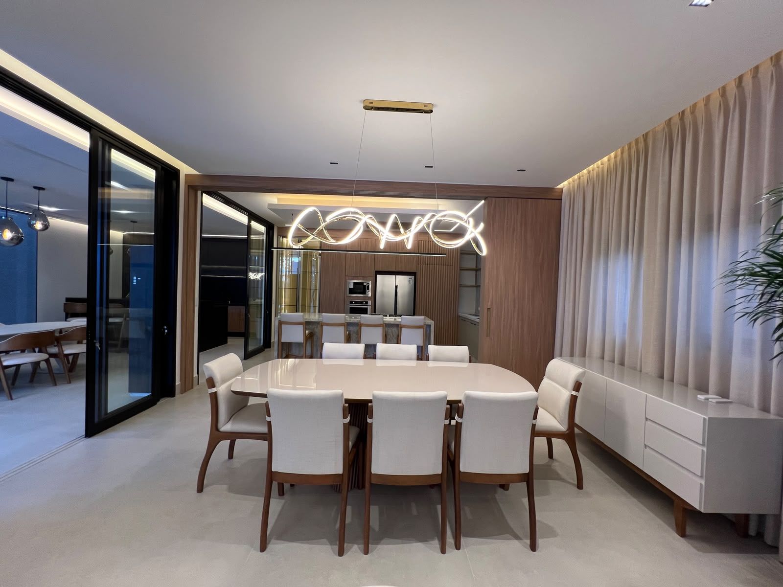 Área de convivência casa à venda em Genesis 2, Alphaville, Santana de Parnaíba — 4 suítes, 490 m² — imagem 6 de 18