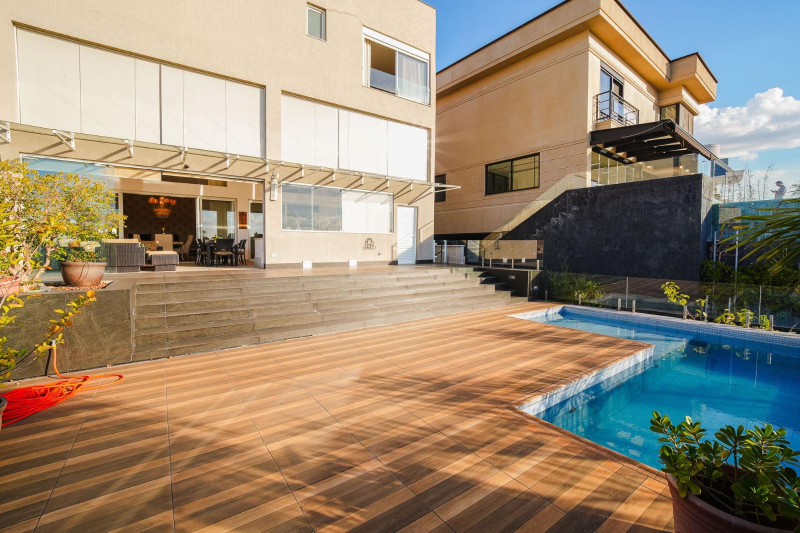 Cozinha e área gourmet casa à venda em Genesis 2, Alphaville, Santana de Parnaíba — 4 suítes, 509 m² — imagem 3 de 18