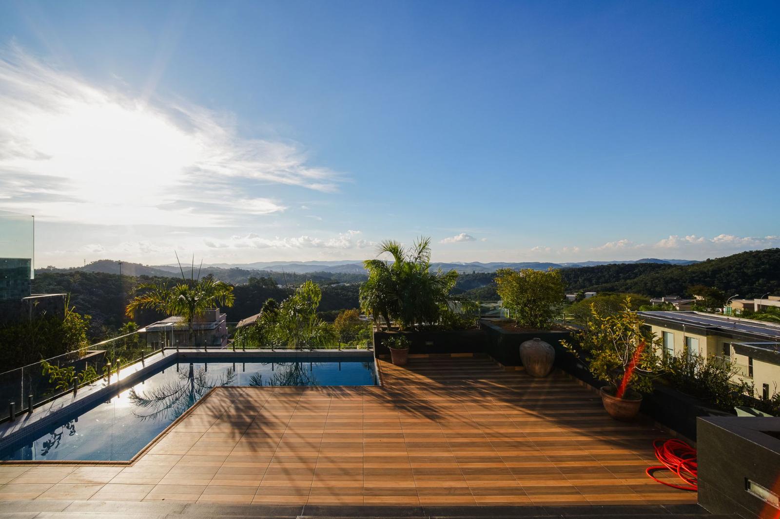 Piscina e área externa casa à venda em Genesis 2, Alphaville, Santana de Parnaíba — 4 suítes, 509 m² — imagem 5 de 18
