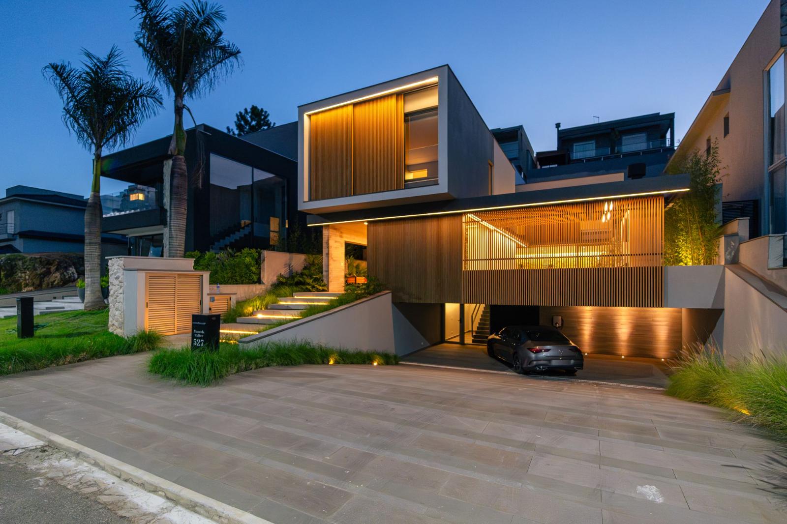 Fachada casa à venda em Villa Solaia , Alphaville, Barueri — 4 suítes, 420 m² — imagem 1 de 18