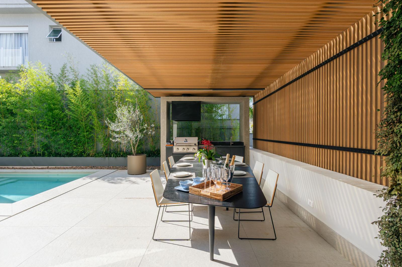 Piscina e área externa casa à venda em Villa Solaia , Alphaville, Barueri — 4 suítes, 420 m² — imagem 5 de 18