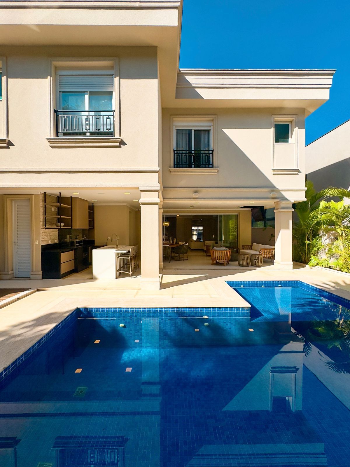 Cozinha e área gourmet casa à venda em Villa Solaia , Alphaville, Barueri — 4 suítes, 420 m² — imagem 3 de 18