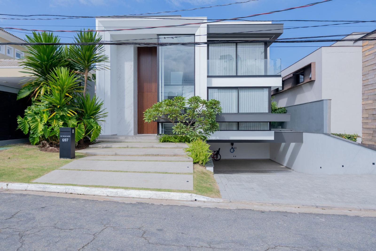 Fachada casa à venda em Alphaville Residencial 2, Alphaville, Barueri — 4 suítes, 560 m² — imagem 1 de 18