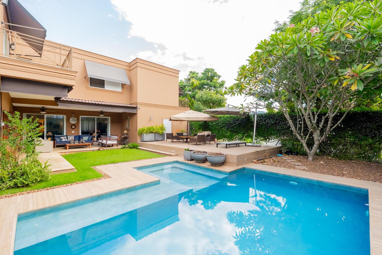 Cozinha e área gourmet casa à venda em Genesis 1, Alphaville, Santana de Parnaíba — 4 suítes, 904 m² — imagem 3 de 18