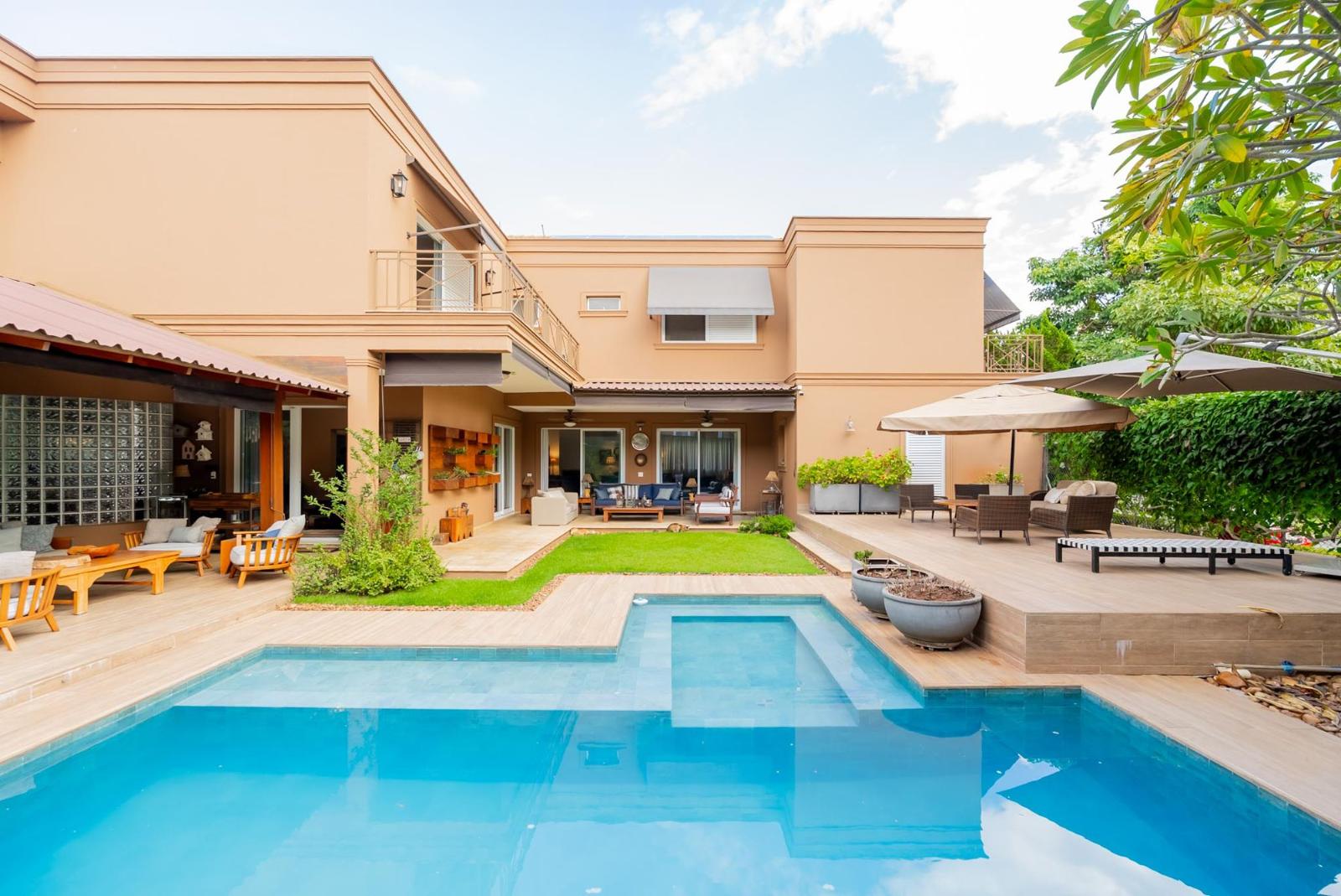 Suíte principal casa à venda em Genesis 1, Alphaville, Santana de Parnaíba — 4 suítes, 904 m² — imagem 4 de 18