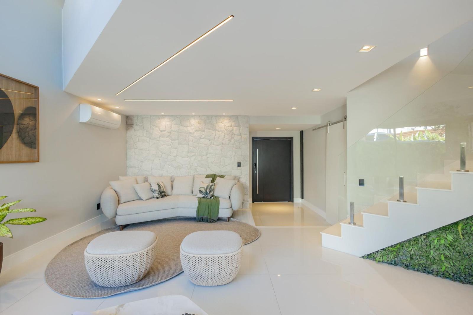 Suíte principal casa à venda em Alphaville Residencial 4, Alphaville, Santana de Parnaíba — 3 suítes, 300 m² — imagem 4 de 18