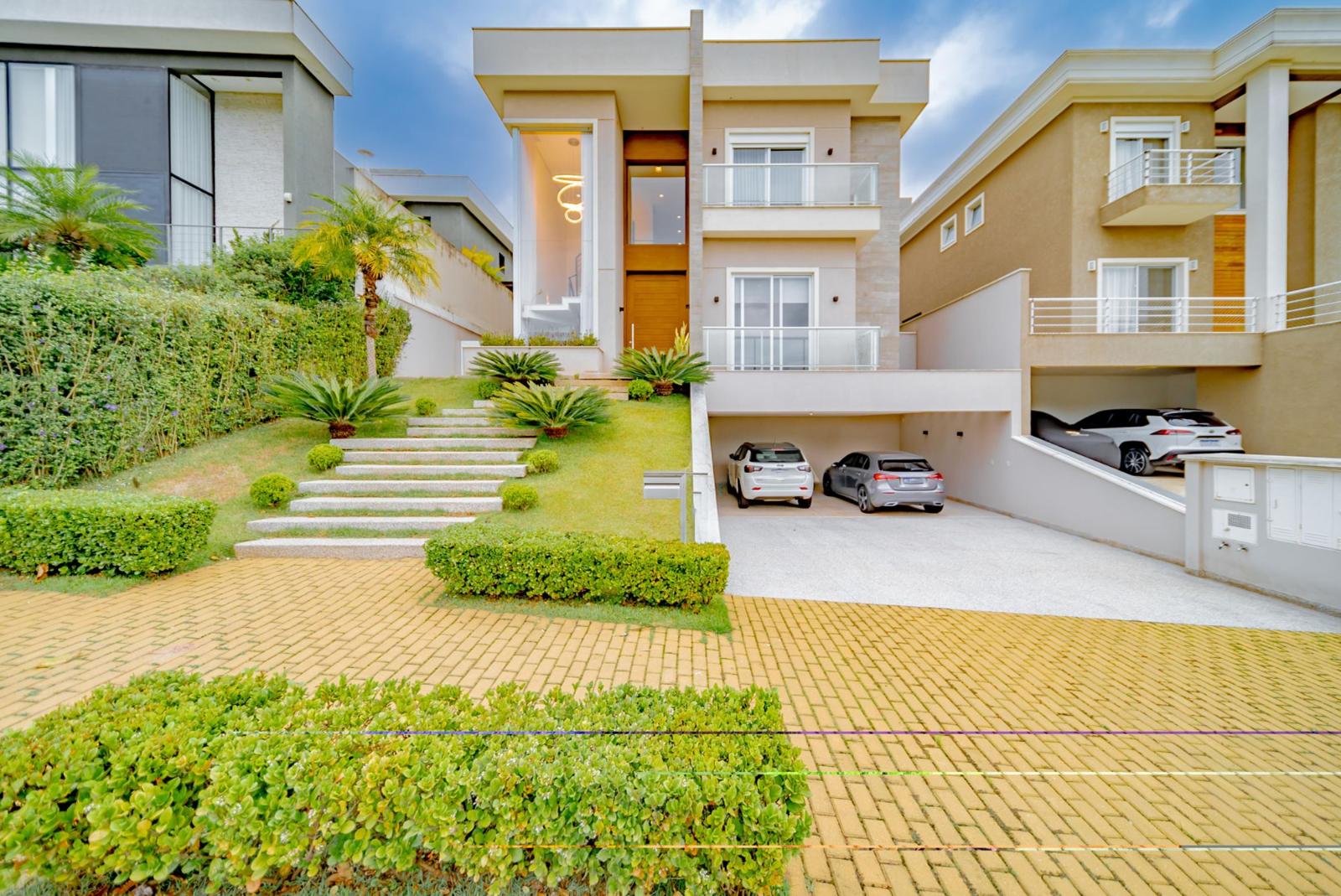 Fachada casa à venda em Burle Marx, Alphaville, Santana de Parnaíba — 4 suítes, 441 m² — imagem 1 de 10