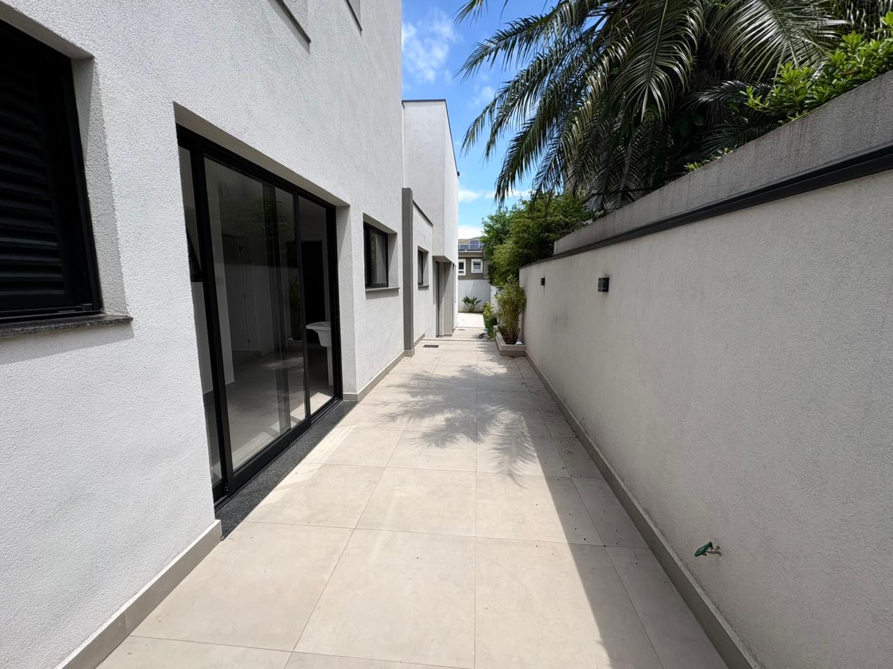 Sala de estar casa à venda em Alphaville Residencial 2, Alphaville, Barueri — 4 suítes, 560 m² — imagem 2 de 17