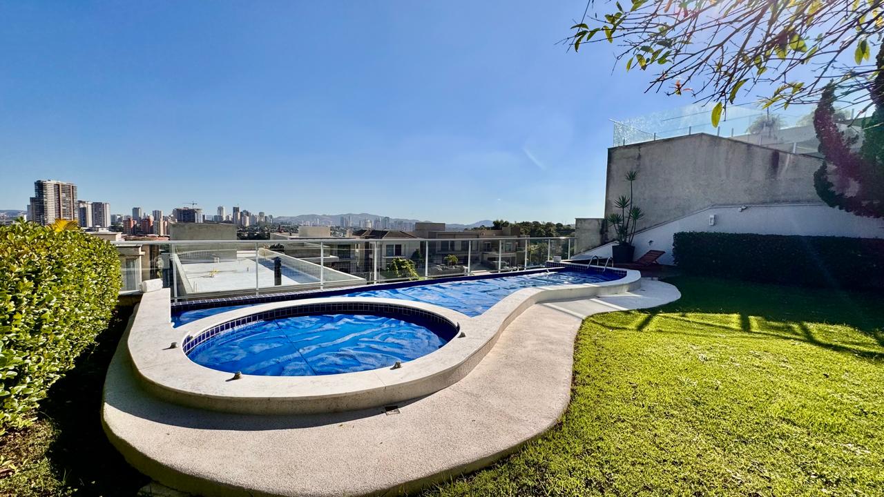 Piscina e área externa casa à venda ou para alugar em Villa Solaia , Alphaville, Barueri — 4 suítes, 580 m² — imagem 5 de 30