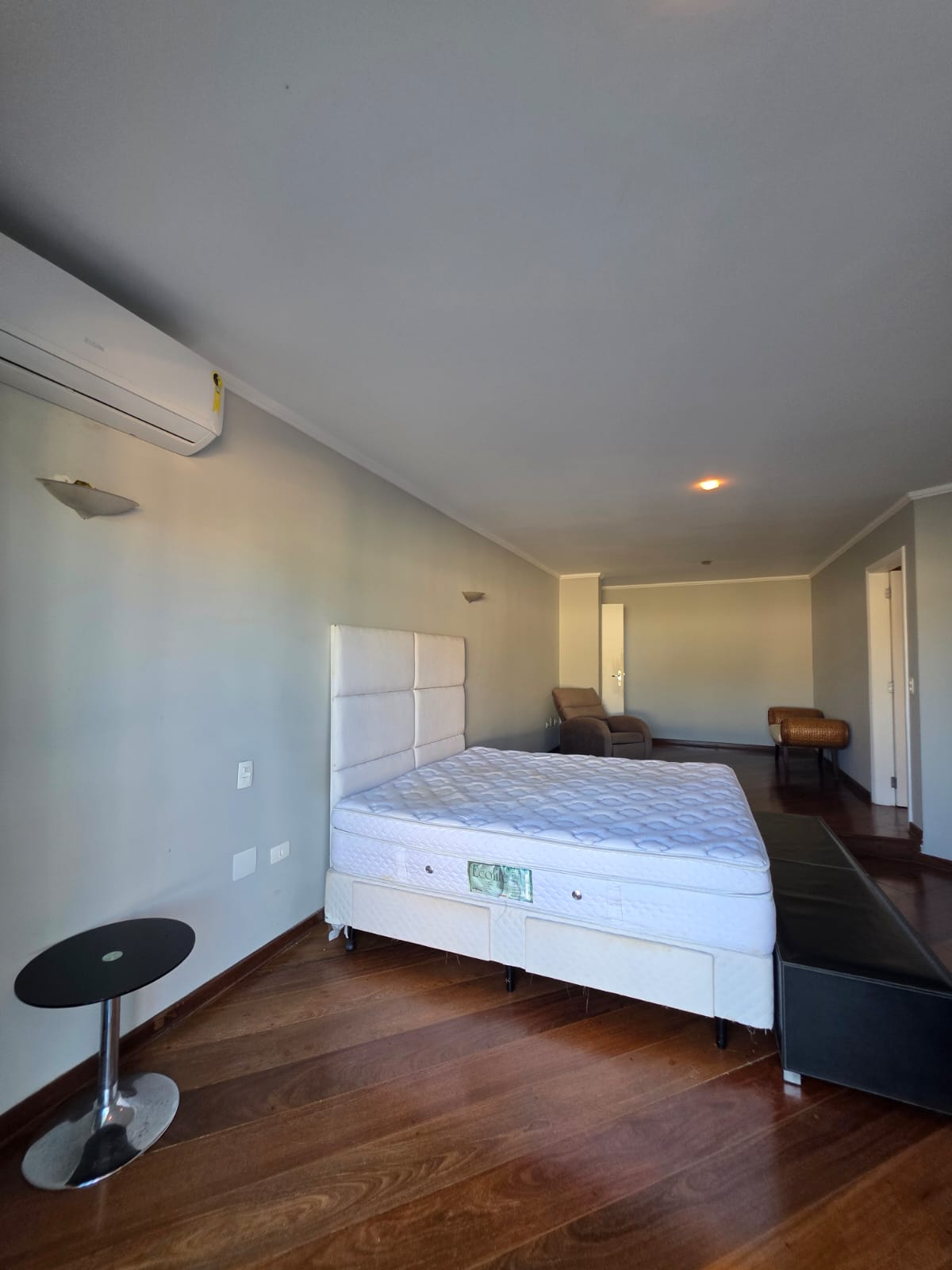 Sala de estar casa para alugar em Alphaville Residencial 11, Alphaville, Barueri — 4 suítes — imagem 2 de 30