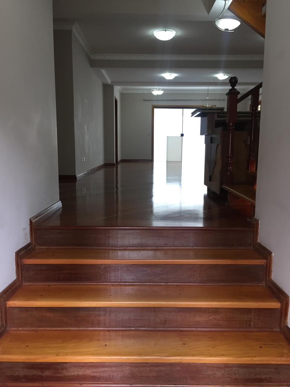 Sala de estar casa à venda ou para alugar em Alphaville Residencial 3, Alphaville, Barueri — 2 suítes — imagem 2 de 30