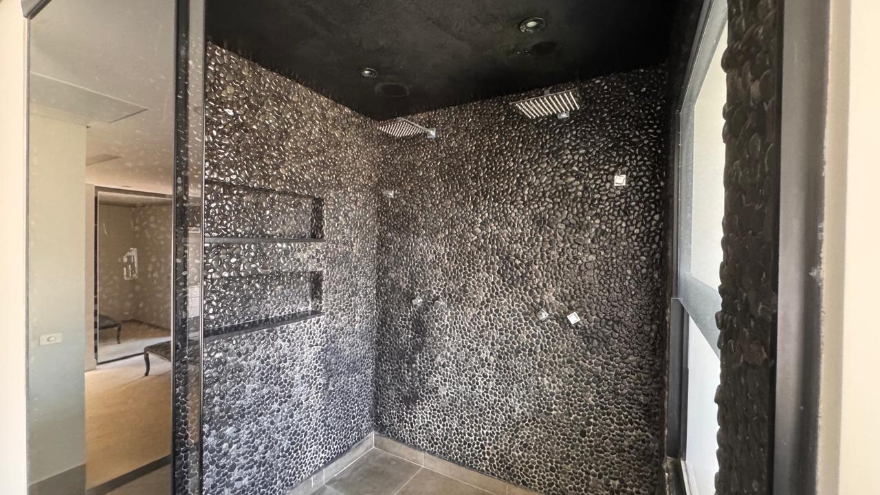 Piscina e área externa casa à venda em Villa Solaia , Alphaville, Barueri — 3 suítes, 540 m² — imagem 5 de 30