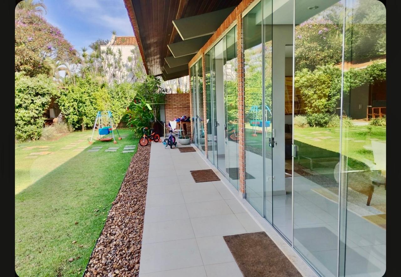 Piscina e área externa casa à venda em Alphaville Residencial 2, Alphaville, Barueri — 3 suítes, 1120 m² — imagem 5 de 30