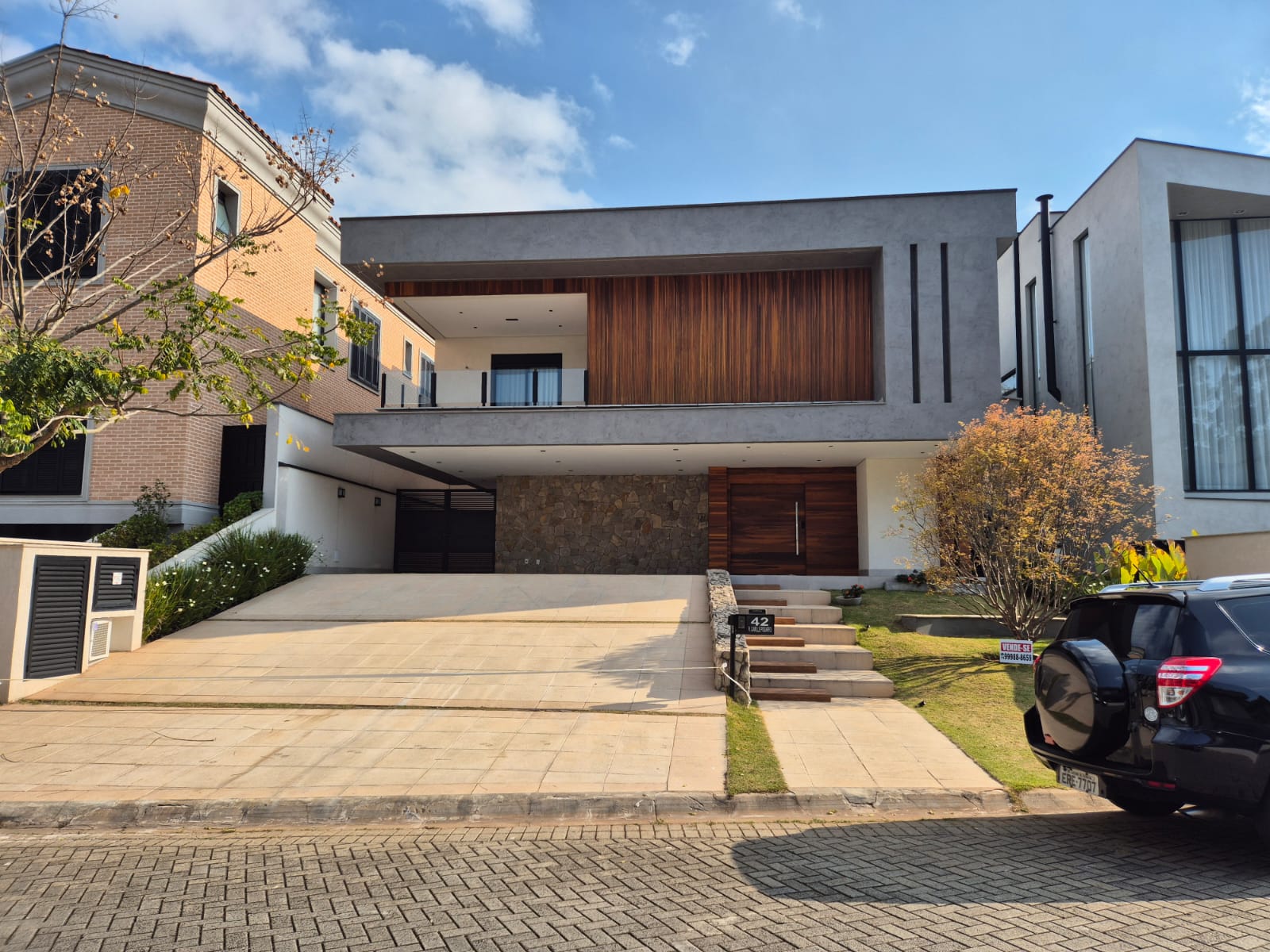 Sala de estar casa à venda em Tambore 11, Alphaville, Barueri — 5 suítes, 618 m² — imagem 2 de 11